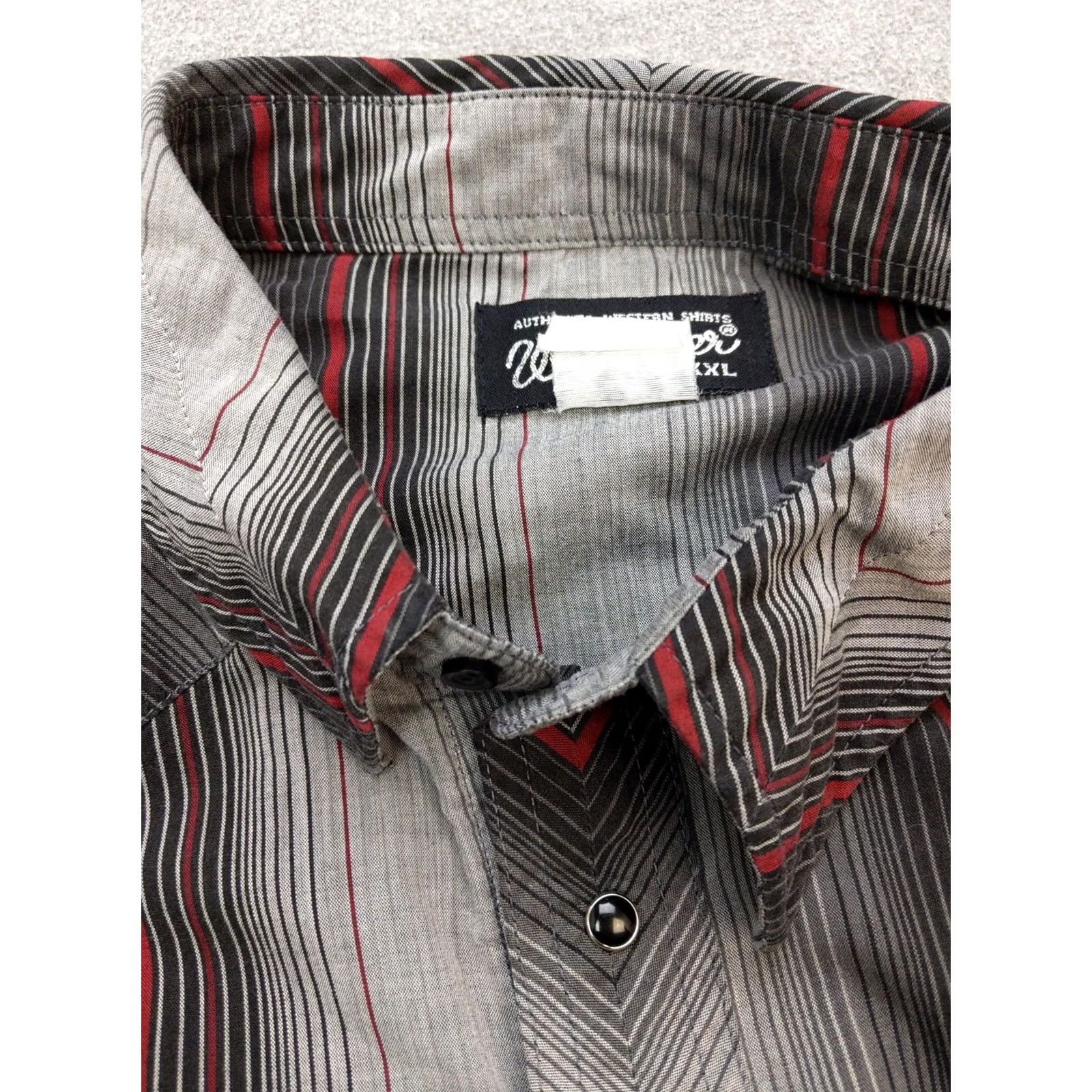 Wrangler VINTAGE Wrangler Shirt Mens 2XL Gray Black Red Striped Western Snap Button Flap Pockets Size US XXL / EU 58 / 5 - 4 Thumbnail