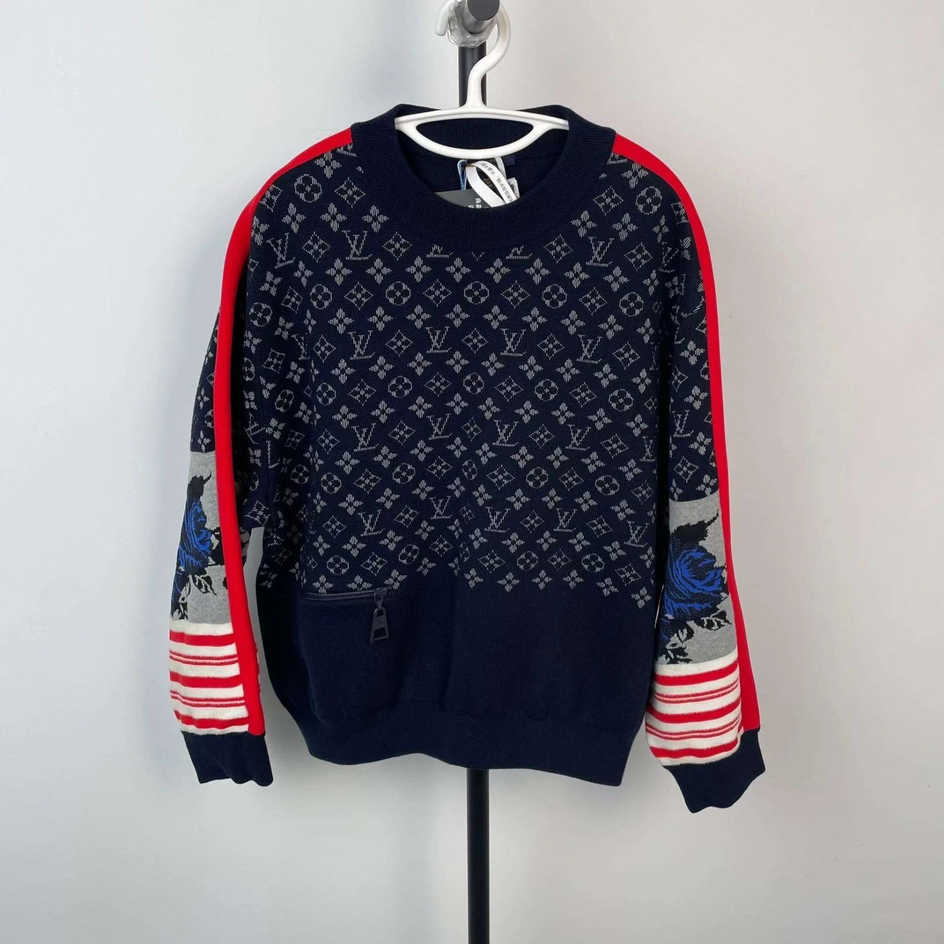 Louis Vuitton LV Monogram blue L sweater Size US L / EU 52-54 / 3 - 1 Thumbnail