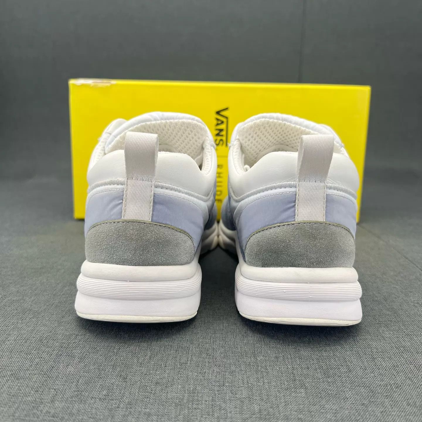Chanel CHANEL CC White & Blue Sneakers 36.5 99 New With Box Size US 6 / IT 36 - 7 Thumbnail