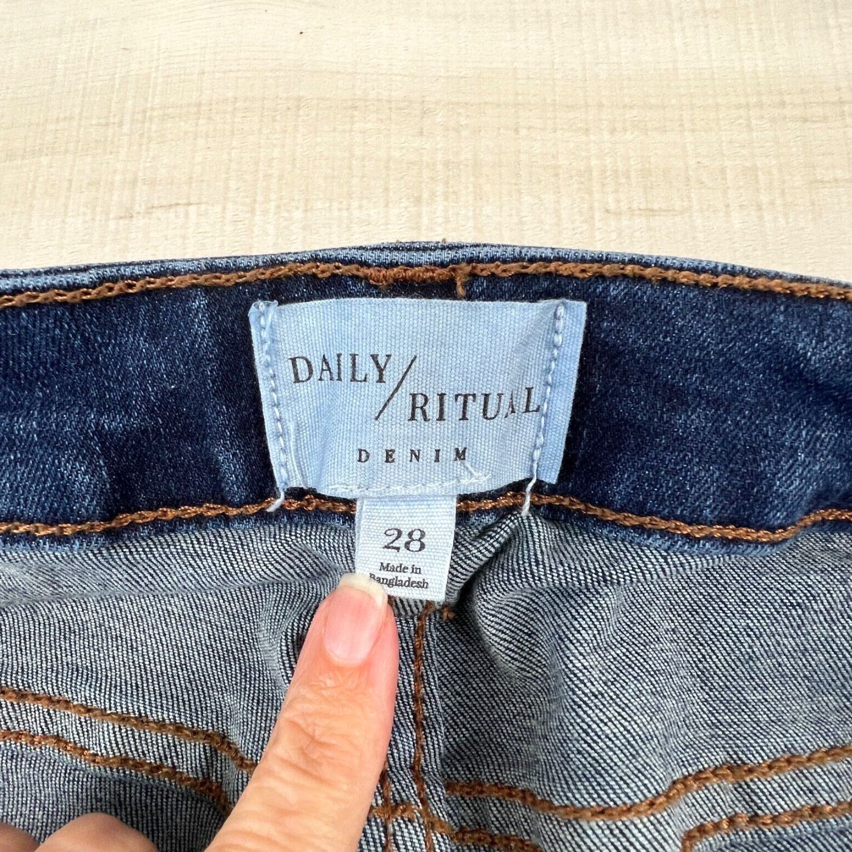 Vintage Daily Ritual Womens Cropped 28 Medium Wash Denim Jeans Mid Rise Girlfriend Size 28" / US 6 / IT 42 - 4 Thumbnail