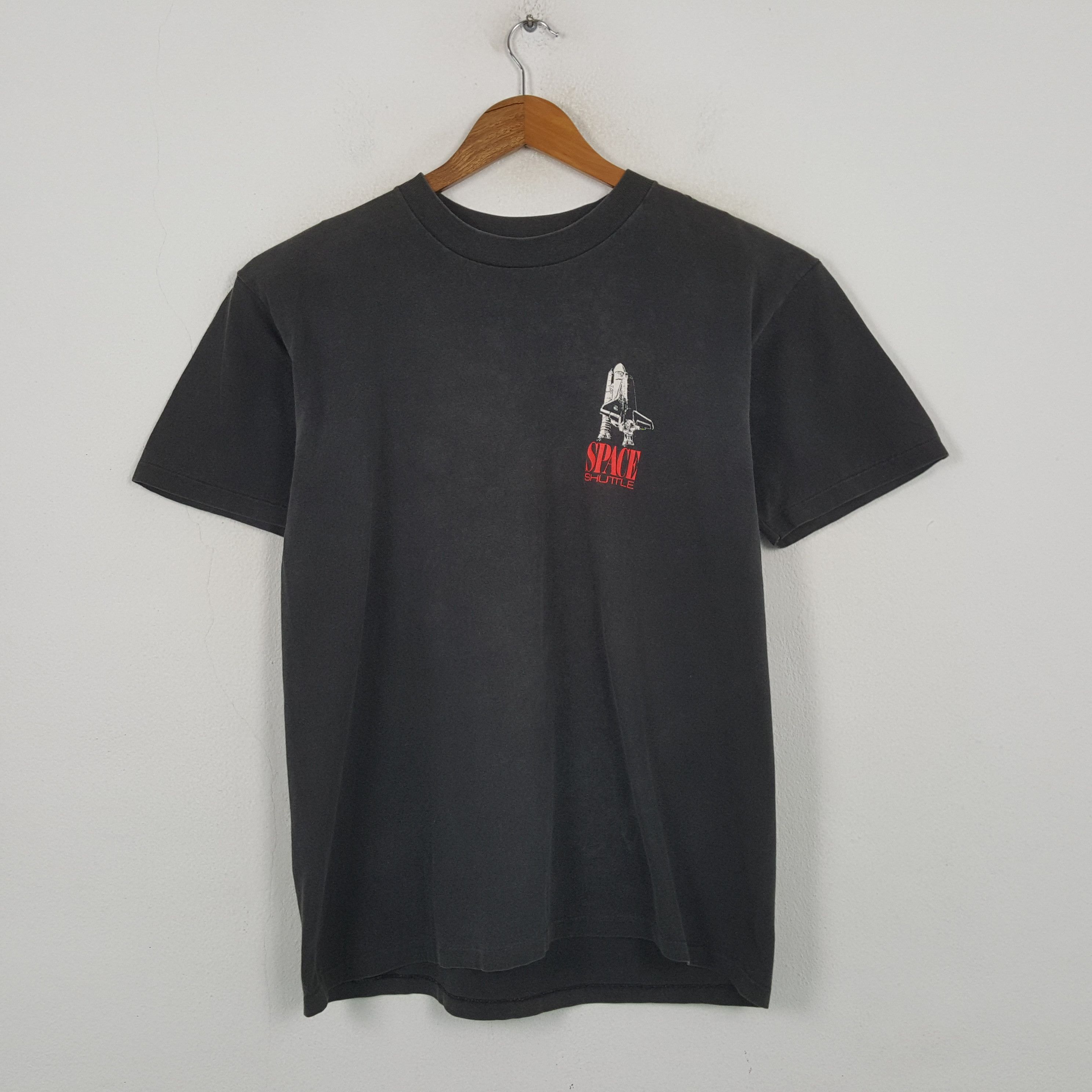 Vintage Vintage 90's Space Shuttle USA Art T-shirt RR9 Size US L / EU 52-54 / 3 - 3 Thumbnail