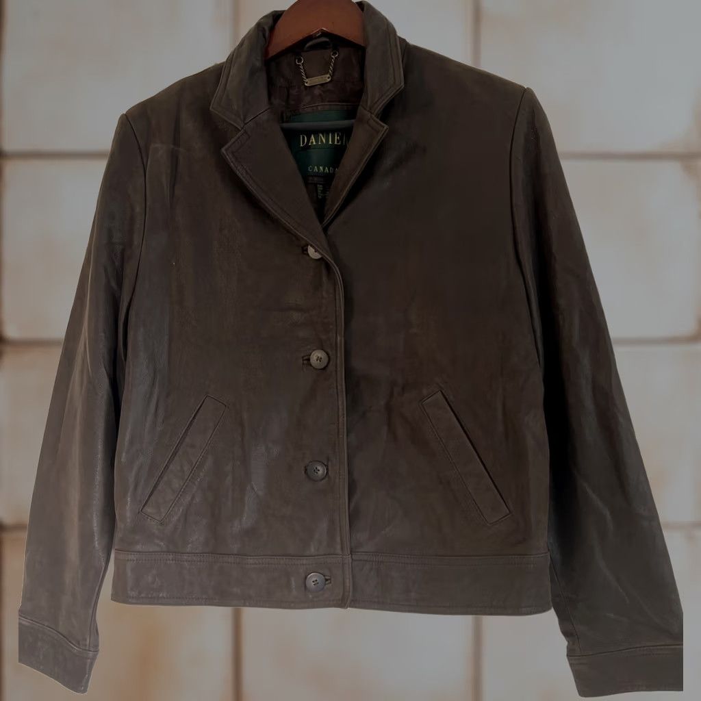 Vintage VINTAGE Danier Womens Genuine Leather Jacket Short Brown 10-12 Regular Long Sleeve Zipper - (J2137) Size L / US 10 / IT 46 - 1 Thumbnail