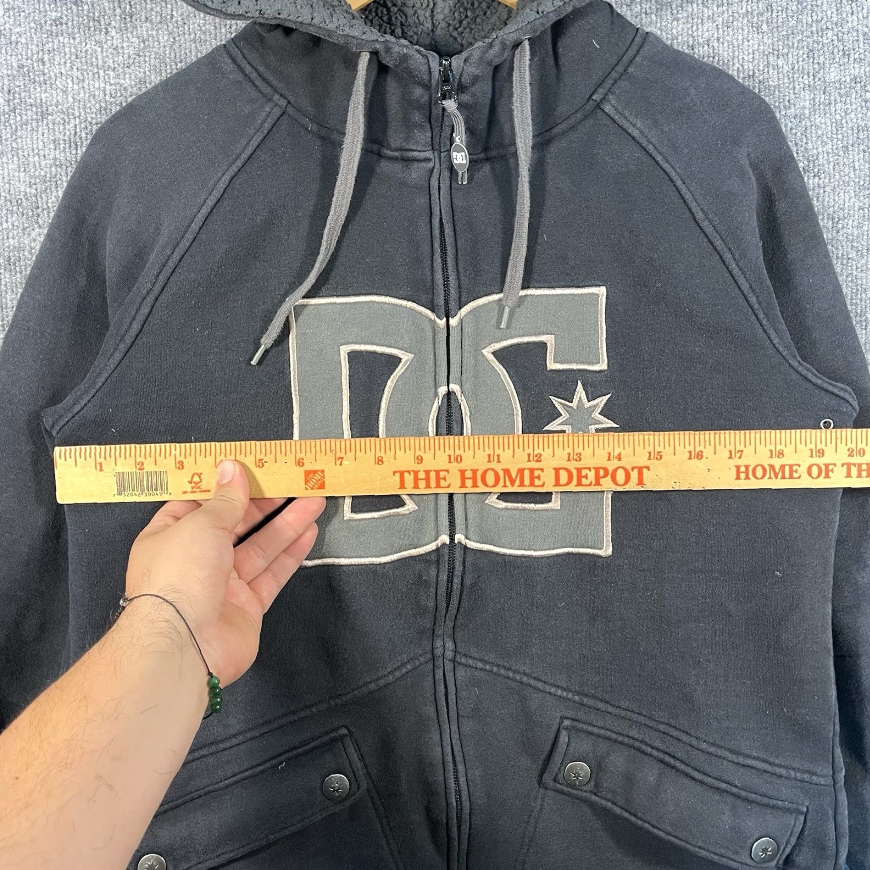 Vintage VINTAGE DC Shoes Hoodie Medium Black Full Zip Sherpa Fur Lined Y2K Grunge Skate Mens M Swing Plaid 90s Classic Gender: Mens Size US M / EU 48-50 / 2 - 4 Thumbnail