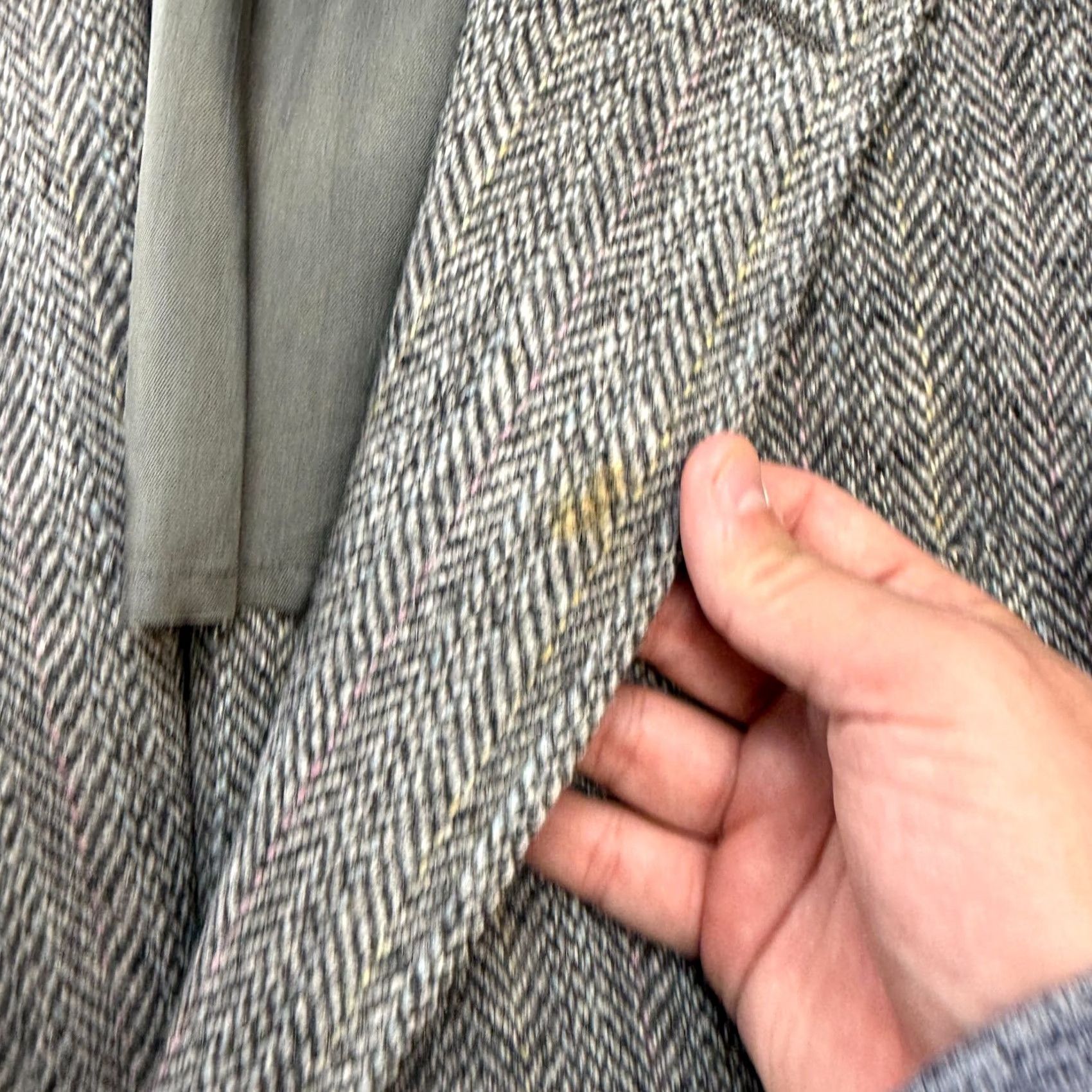 Vintage VTG Harris Tweed Blazer Mens 44 Gray Herringbone John Weitz Single-Breasted 2-Button Notch Lapel Wool Tweed Blazer Jacket Vintage Academia Mens Size 44R - 3 Thumbnail