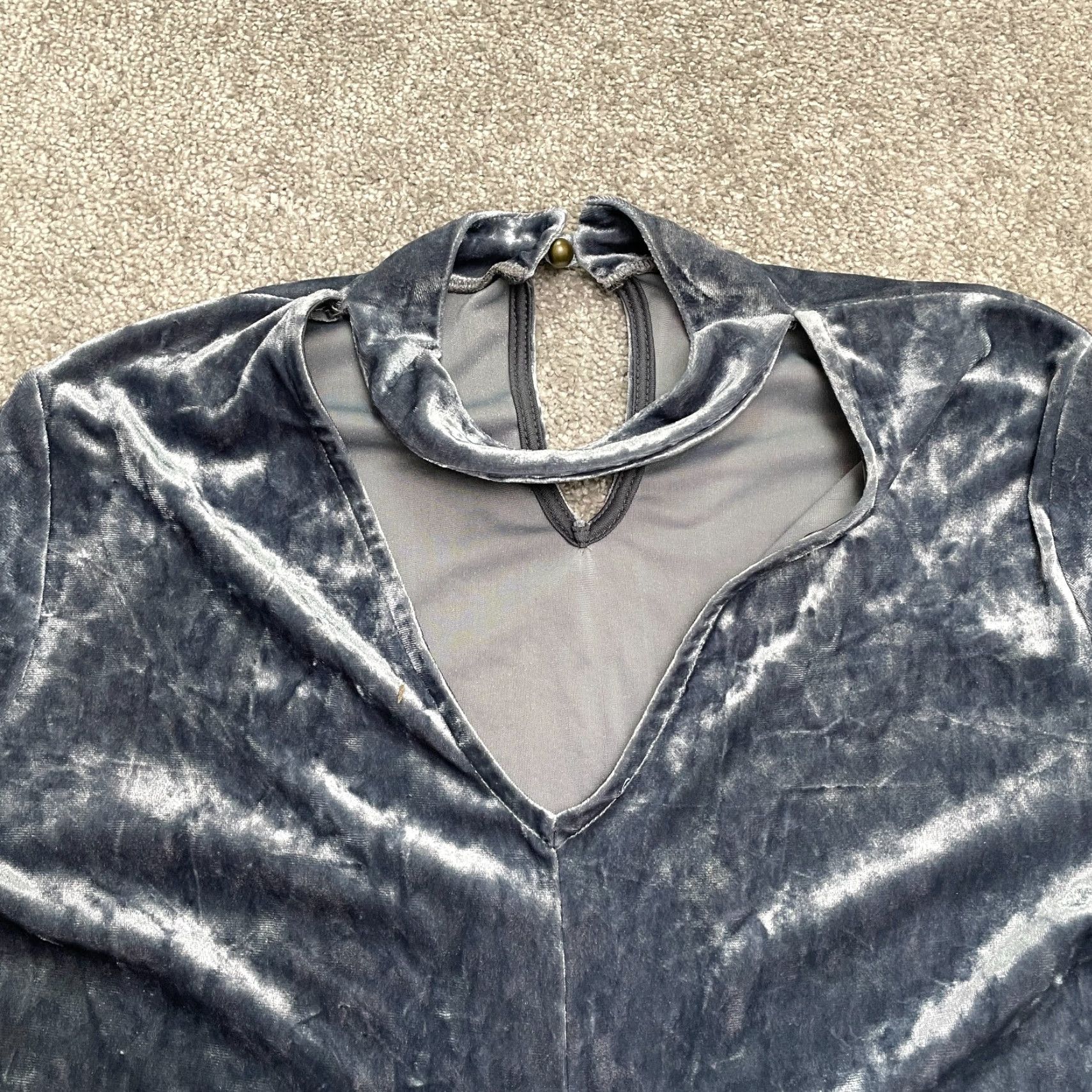 Velour Hummingbird Blouse Womens Medium Gray Shiny Velour V-Neck Short Sleeve Casual Top Regular Fit Size M / US 6-8 / IT 42-44 - 3 Thumbnail