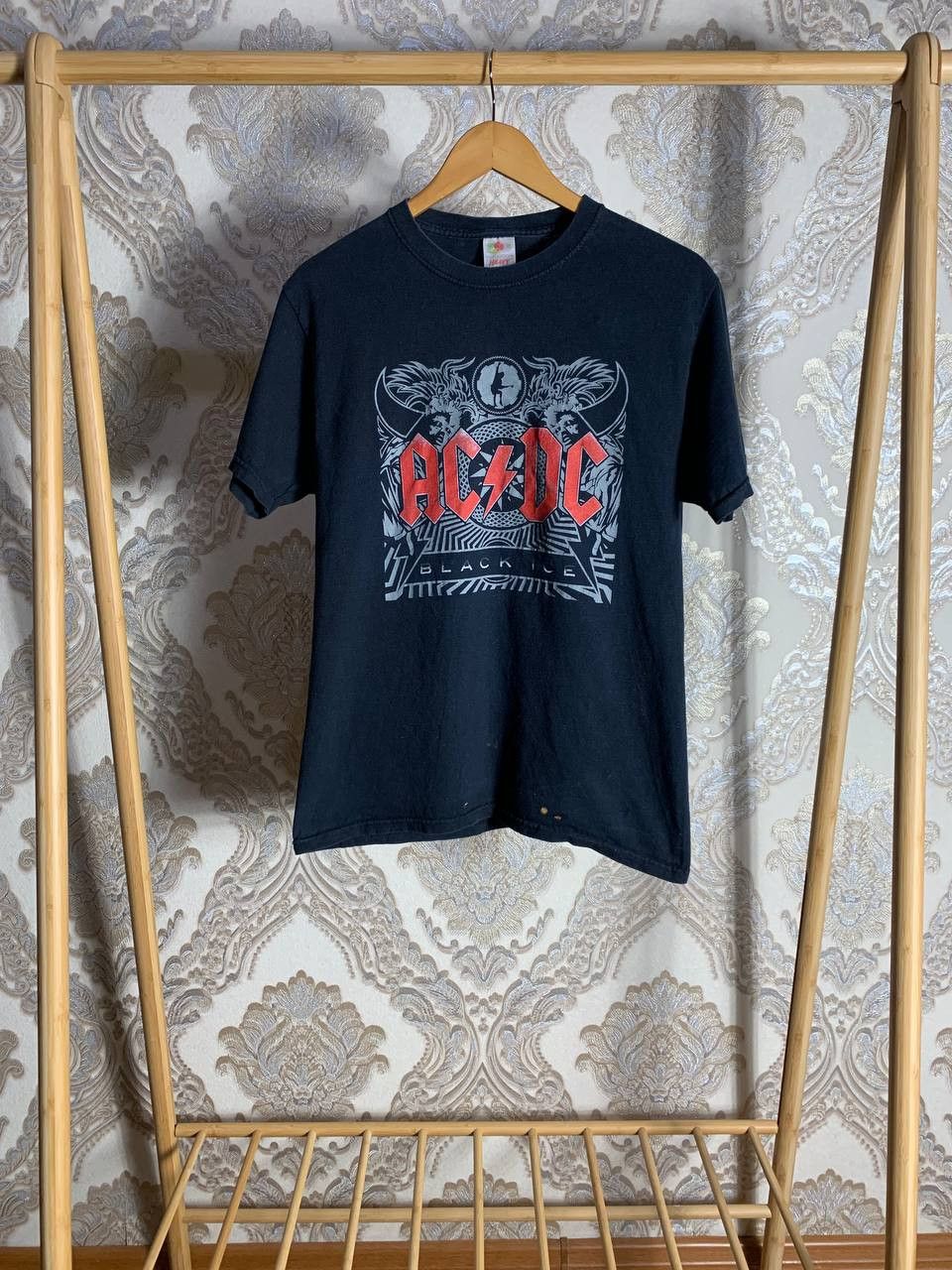 Band Tees Vintage AC/DC World Tour Rock T-shirt Metal Punk Y2K 90s Size US M / EU 48-50 / 2 - 1 Thumbnail
