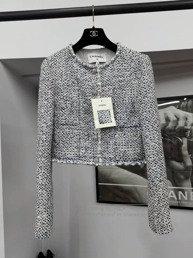 Chanel Chanel 25P white and blue pearl inlaid sequin knitted coat Size XS / US 0-2 / IT 36-38 - 1 Thumbnail