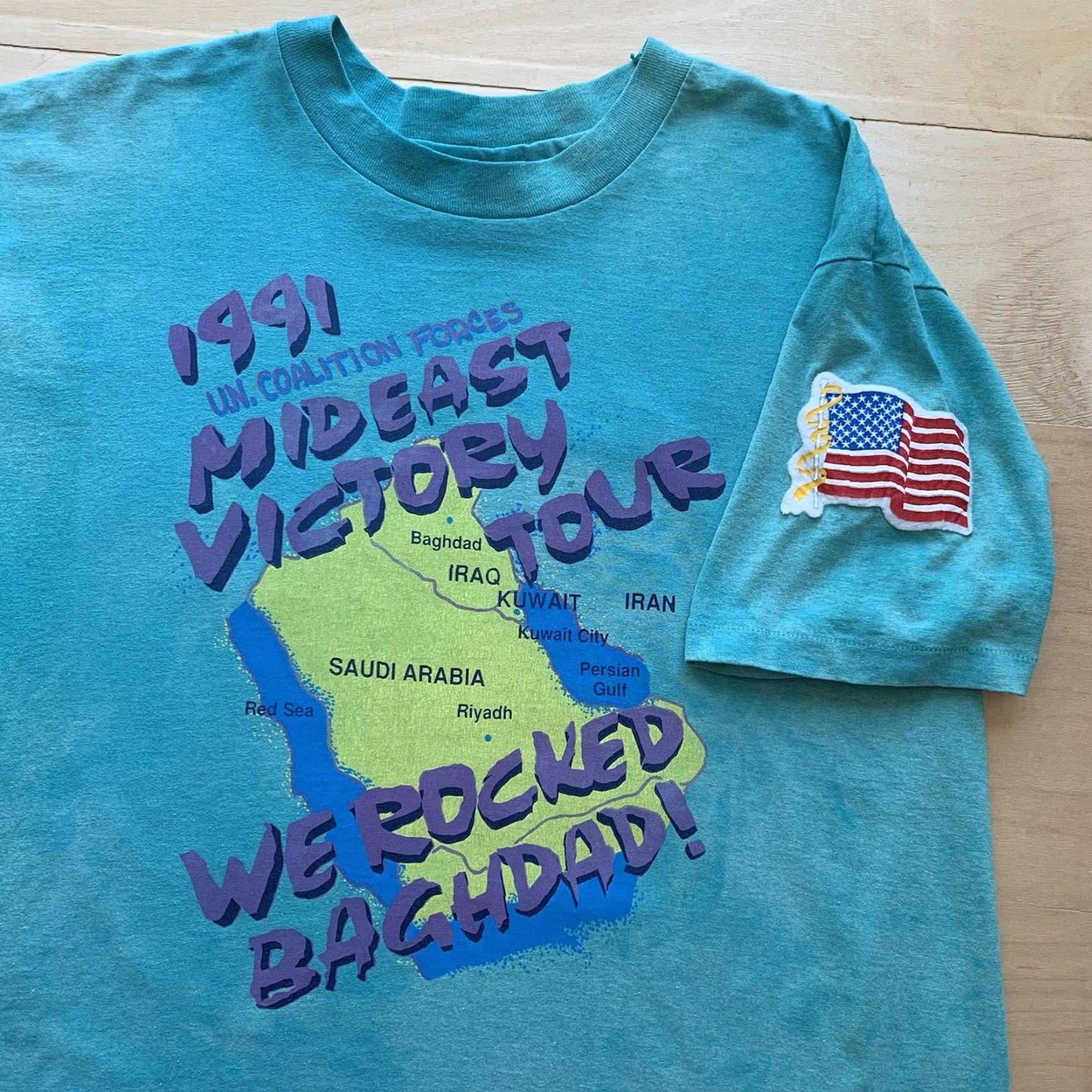 Altea VINTAGE Mideast Victory Tour Shirt XL Teal Rocked Baghdad 80s Army Guns Shirt Mens XL Blue Cotton T-Shirt Graphic Print Limited Edition Vintage Size US XL / EU 56 / 4 - 3 Thumbnail