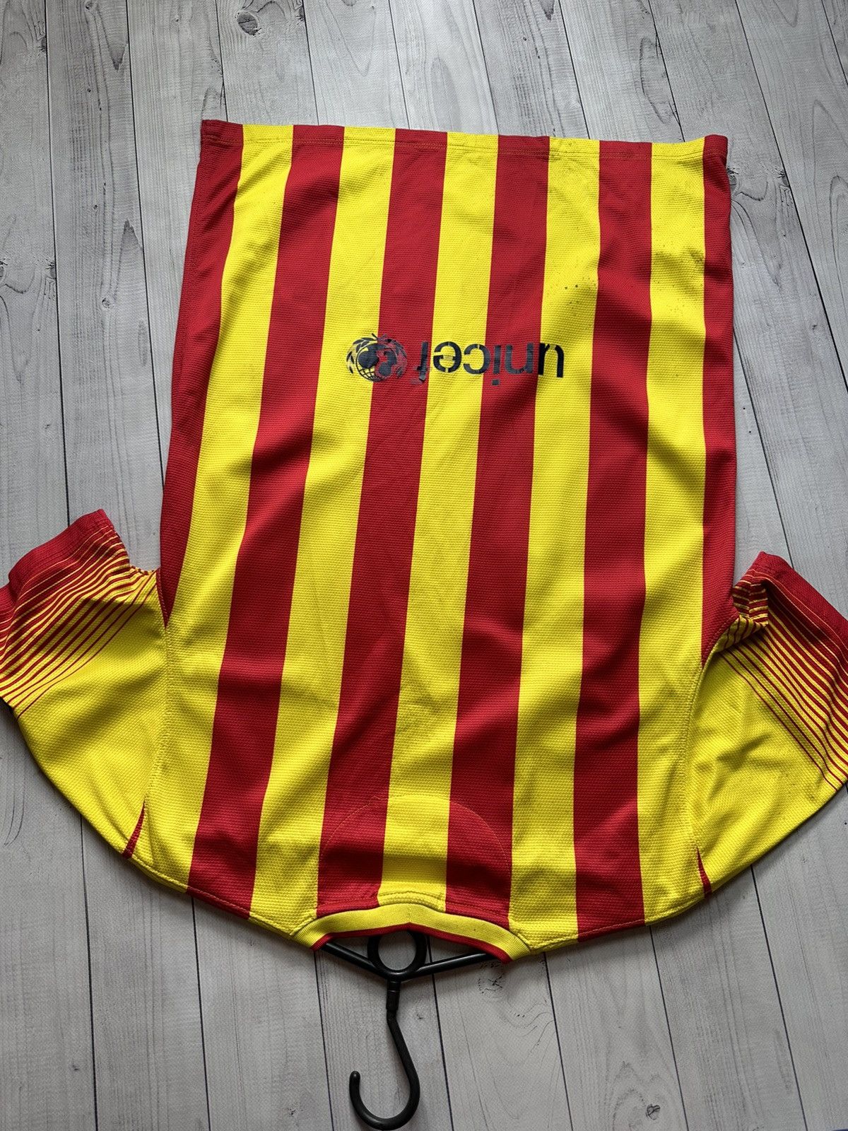 Vintage Vintage Barcelona soccer jersey size M distressed Size US M / EU 48-50 / 2 - 8 Thumbnail