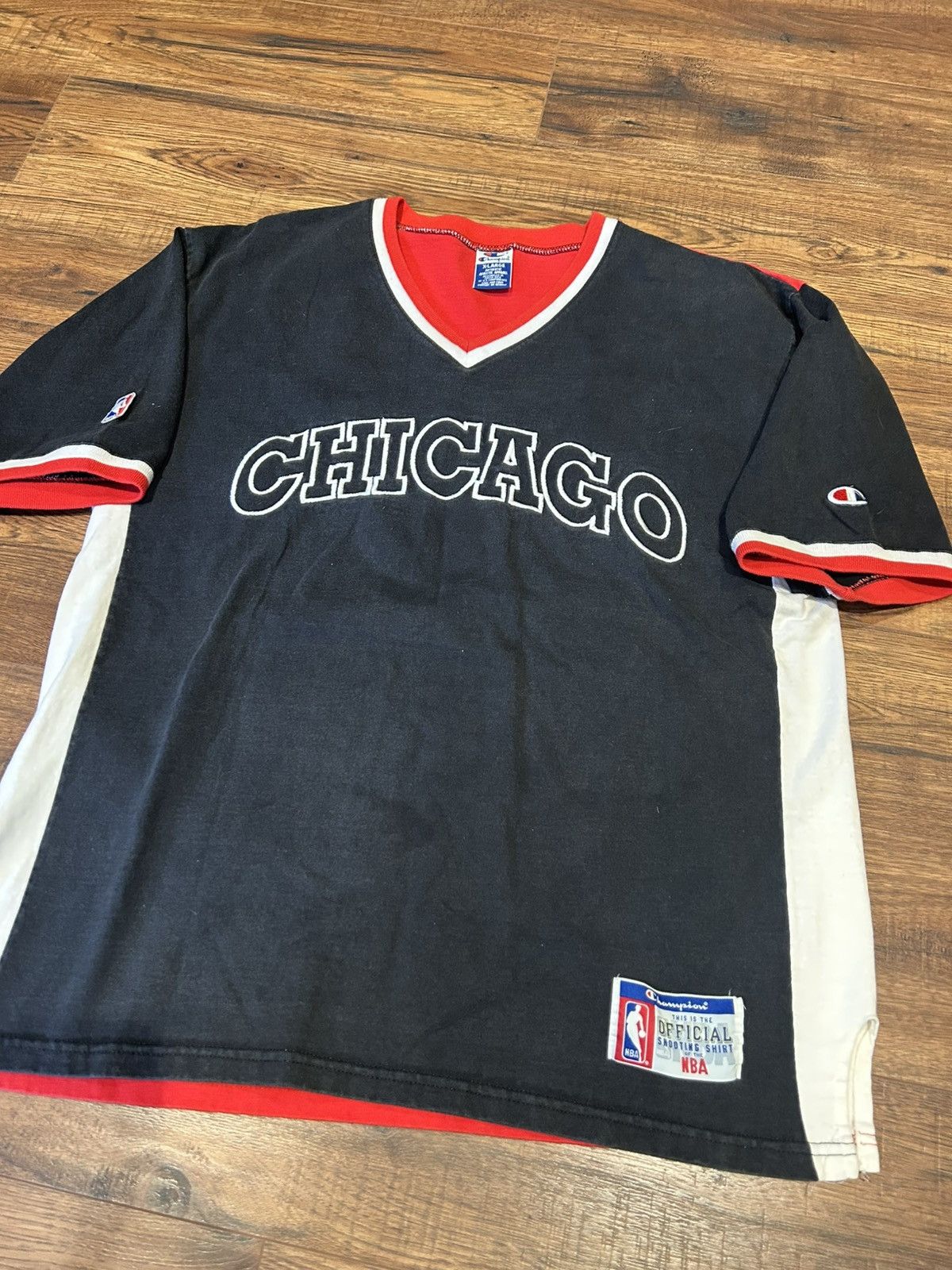 Champion Chicago Bulls 90’s Vintage Champion Official Warmup Shirt Size US XL / EU 56 / 4 - 1 Thumbnail