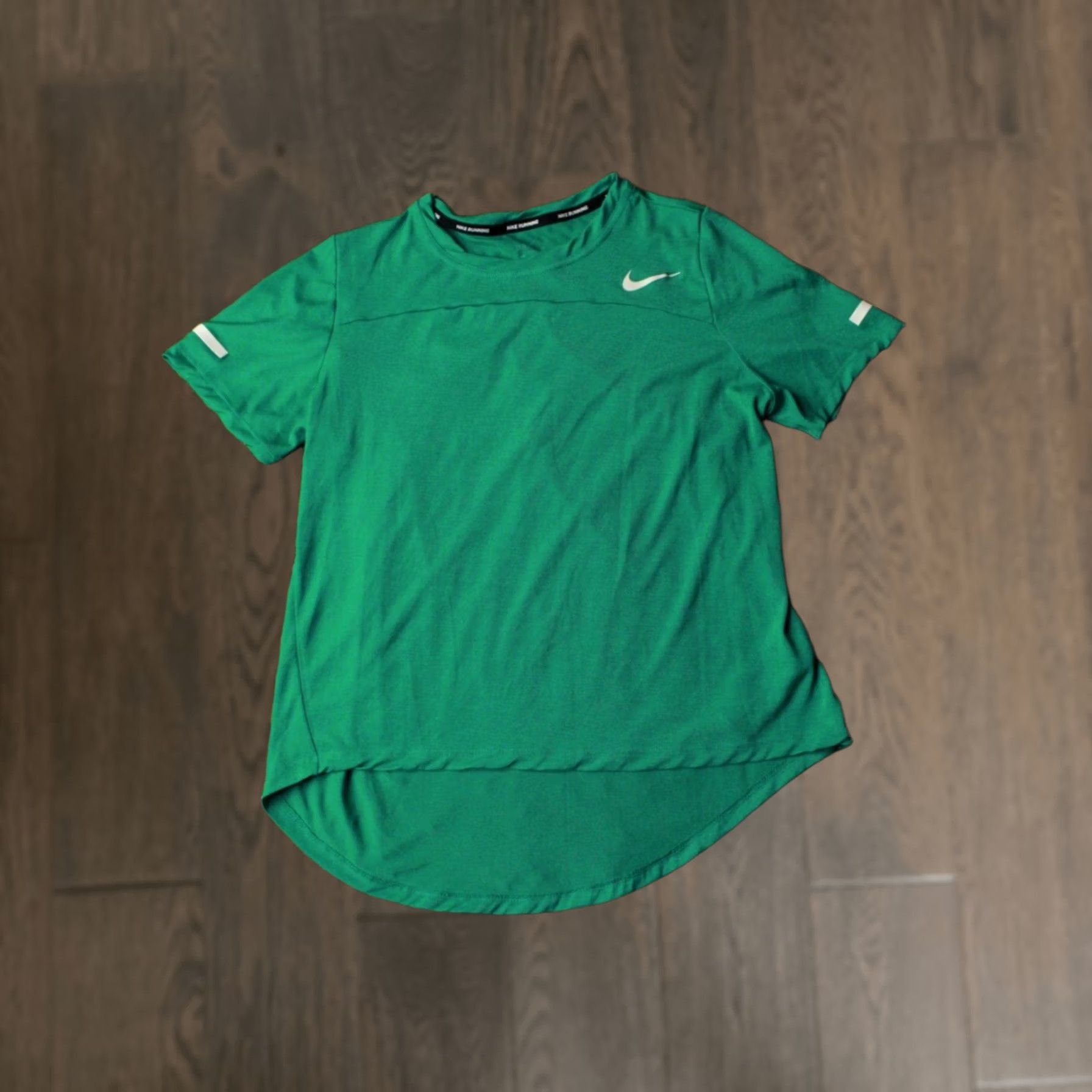 Nike NIKE RUN RUNNING 2020 WOMEN TRAINING SHIRT JERSEY TEE ORIGINAL SIZE M MEDIUM GREEN RUNNING Training Shirt Womens 2020 Nike Dri-FIT Size M / US 6-8 / IT 42-44 - 1 Thumbnail