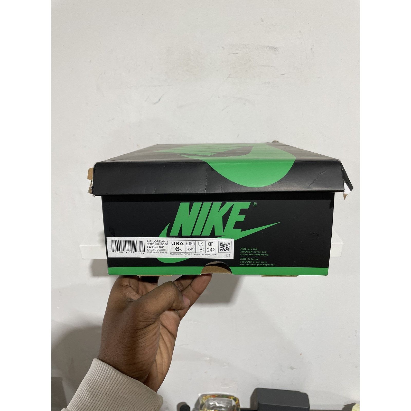 Jordan Brand JORDAN 1 RETRO HIGH LUCKY GREEN SIZE 6Y PREOWNED Size US 6 / EU 39 - 10 Thumbnail