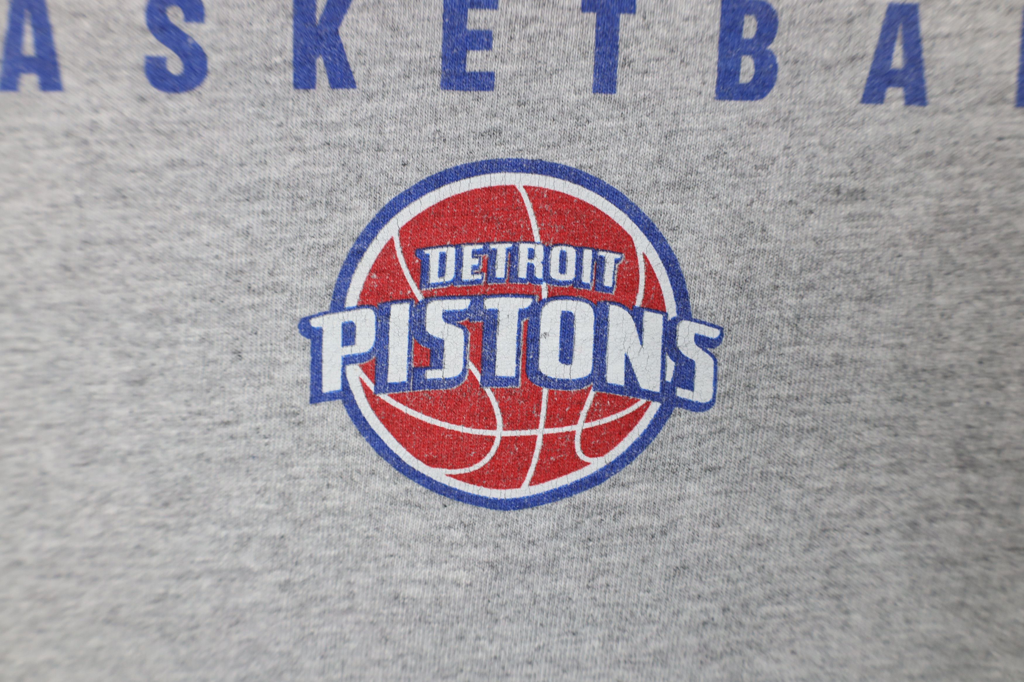 Adidas × Vintage Vintage Adidas Spell Out Detroit Pistons Basketball T-Shirt Size US M / EU 48-50 / 2 - 6 Thumbnail