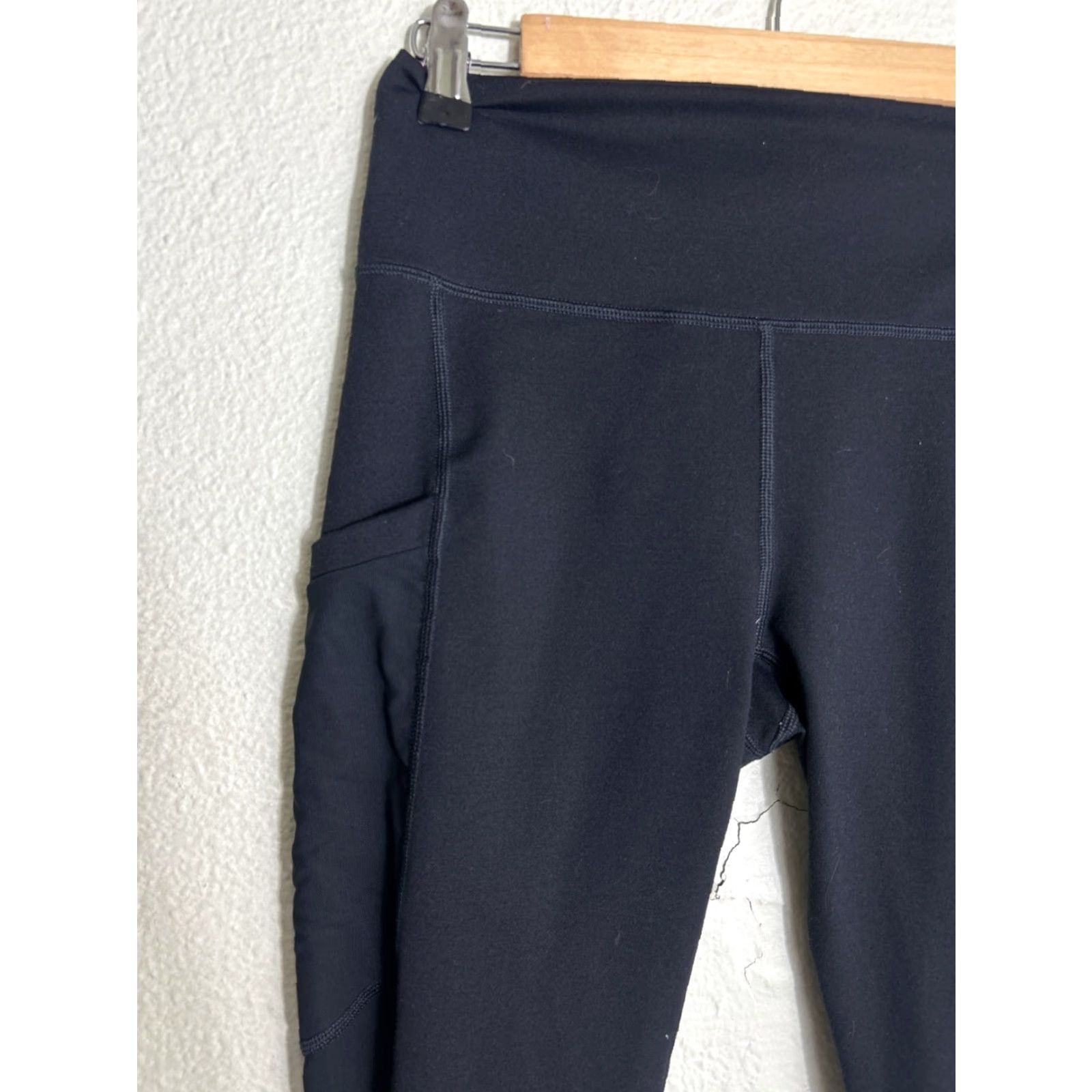 Fabletics Fabletics Powerhold Leggings Capri Black 26x22 Women's Size 26" / US 2 / IT 38 - 5 Thumbnail