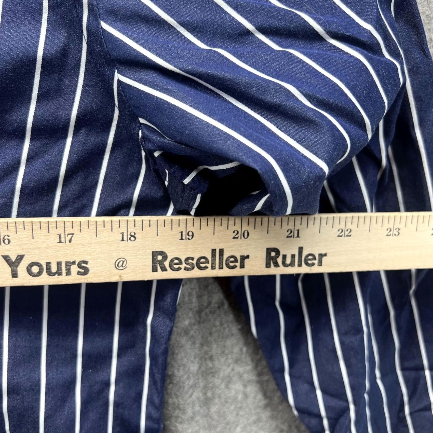 Ralph Lauren VINTAGE? No. Lauren Ralph Lauren Shirt Women Small Blue Striped Button-Up Long Sleeve Collared pullover Casual Shirt Women S Blue Striped 3/4? Size S / US 4 / IT 40 - 7 Thumbnail