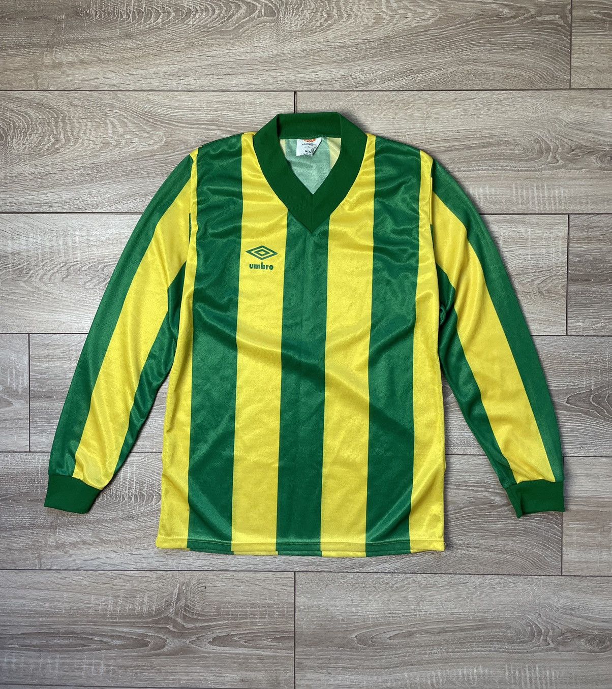 Umbro 90-s Umbro Vintage Soccer Jersey Football shirt long sleeve Size US M / EU 48-50 / 2 - 1 Thumbnail
