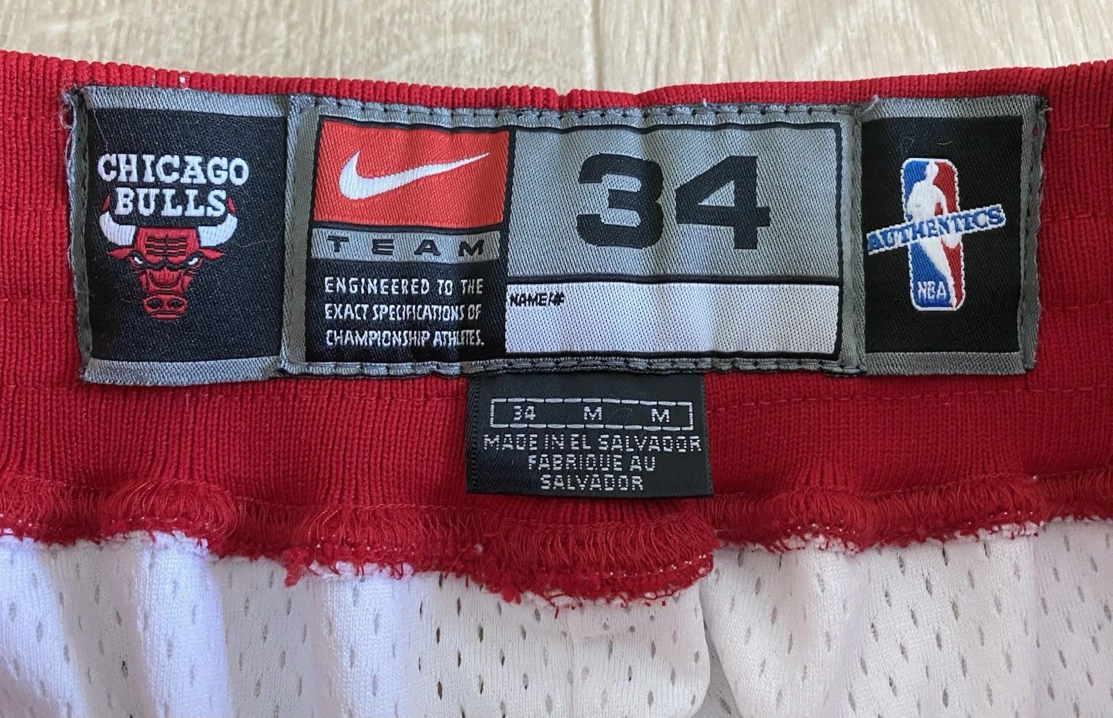 Nike Vintage 90s NIKE CHICAGO BULLS NBA Authentics Home Shorts Size US 34 / EU 50 - 3 Thumbnail