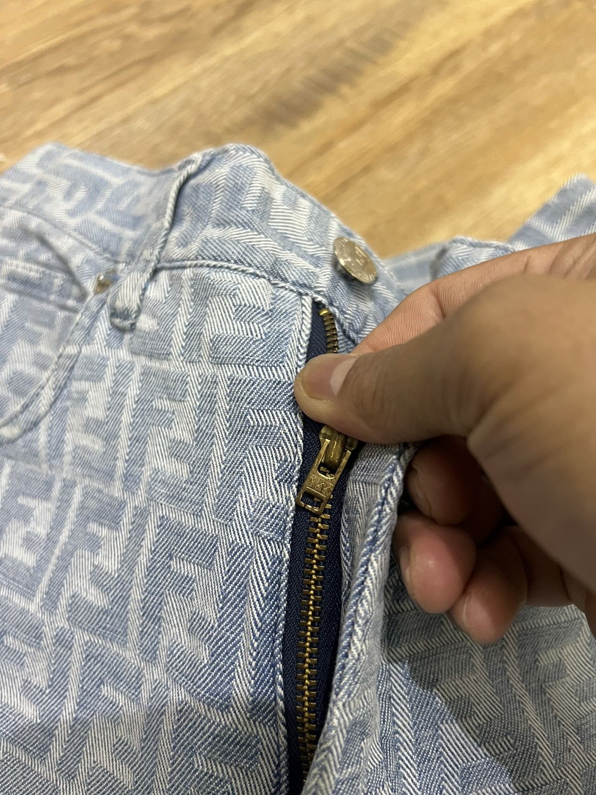 Fendi VINTAGE FENDI MONOGRAM ITALIAN DESIGNER JEANS DENIM Size US 26 / EU 42 - 10 Thumbnail