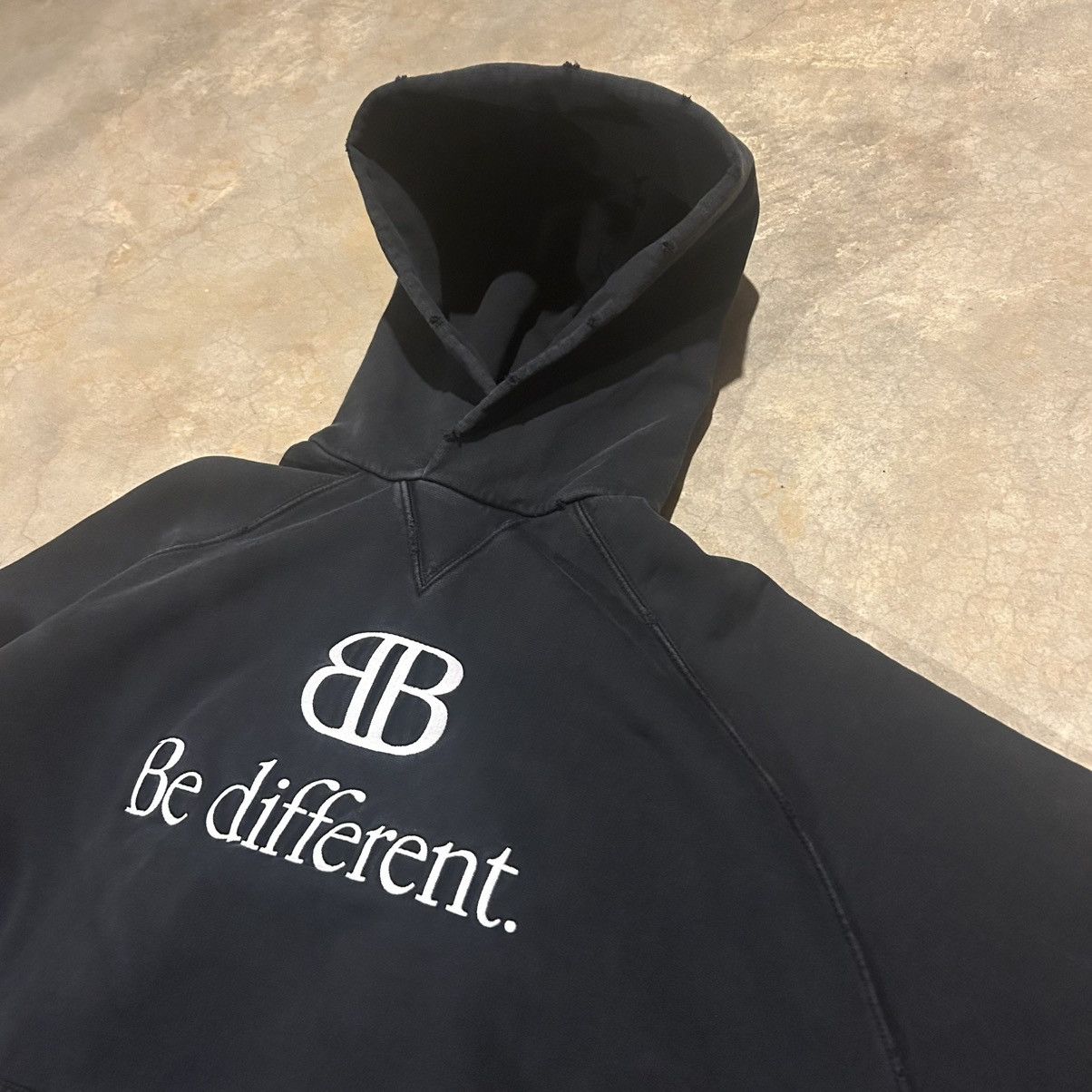 Balenciaga × Designer RARE Balenciaga “Be Different” Layered Oversized Hoodie Size US S / EU 44-46 / 1 - 5 Thumbnail