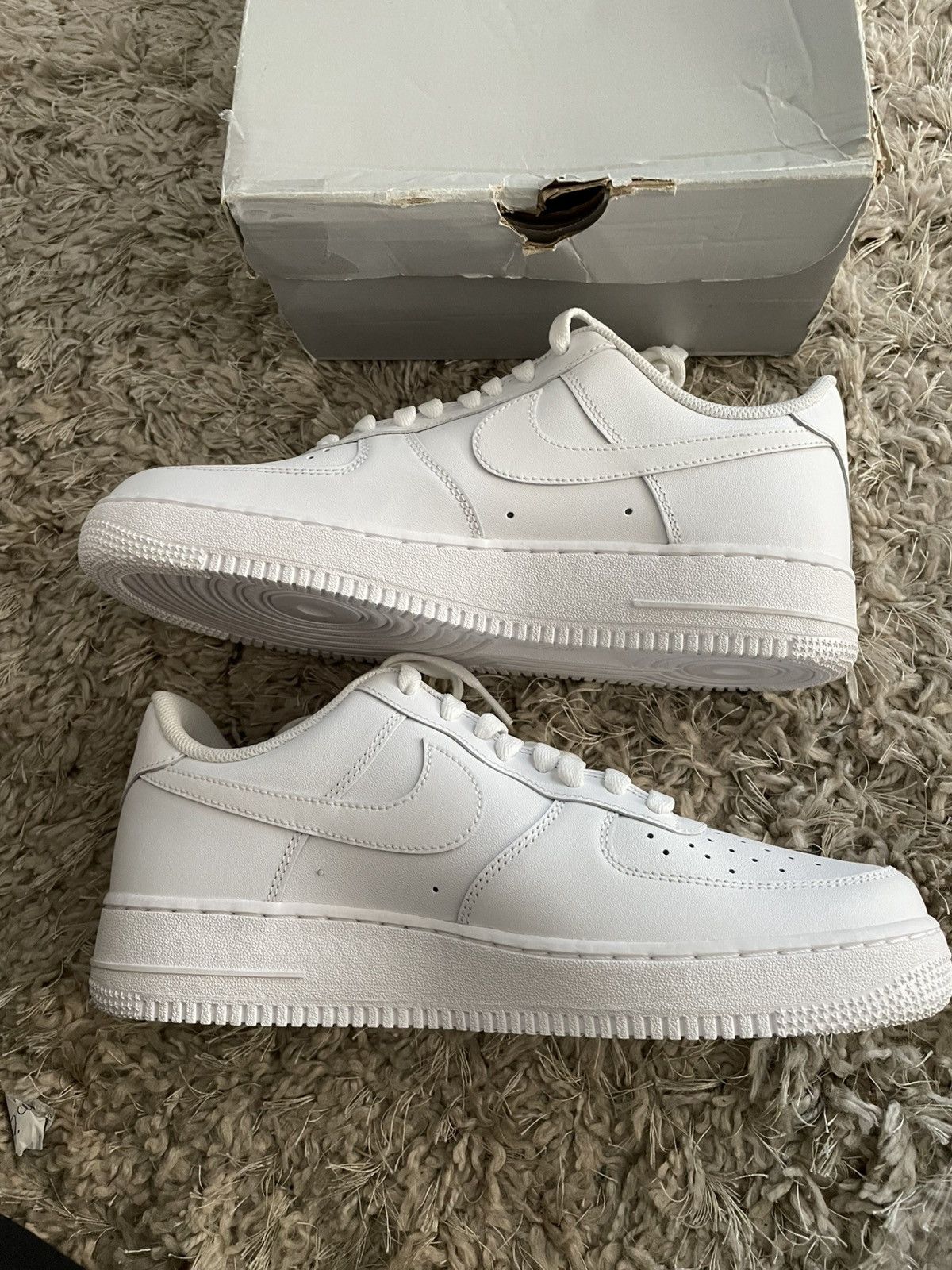 Nike Air Force 1 Triple White Size US 10 / EU 43 - 3 Thumbnail