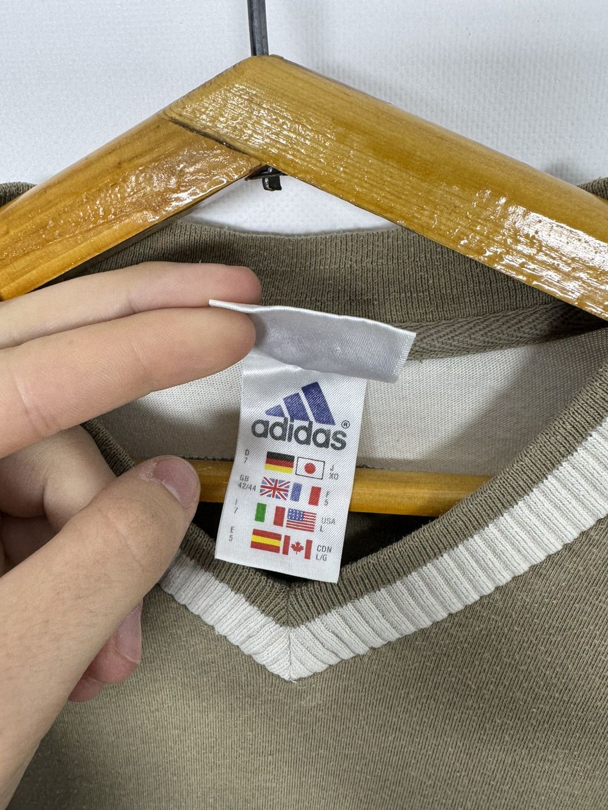 Adidas Vintage Adidas Logo T-Shirt 90’s Size US L / EU 52-54 / 3 - 9 Thumbnail