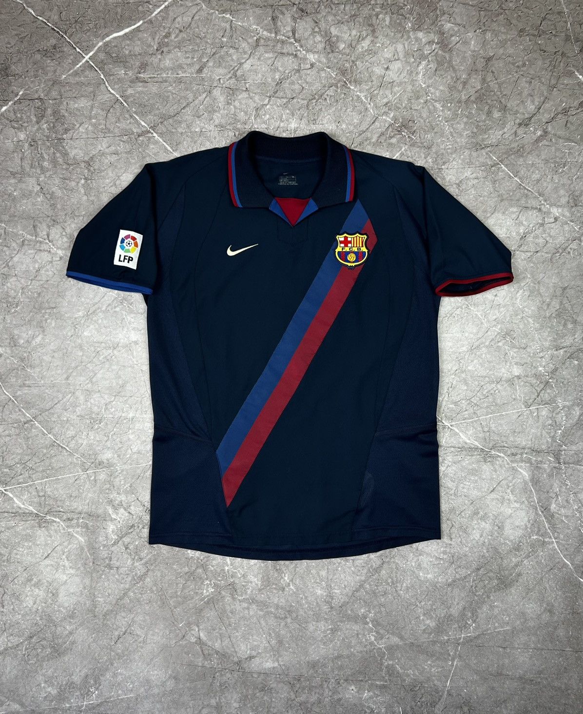 Nike FC Barcelona Nike 2002 2003 2004 Away Football Soccer Jersey Size US S / EU 44-46 / 1 - 3 Thumbnail