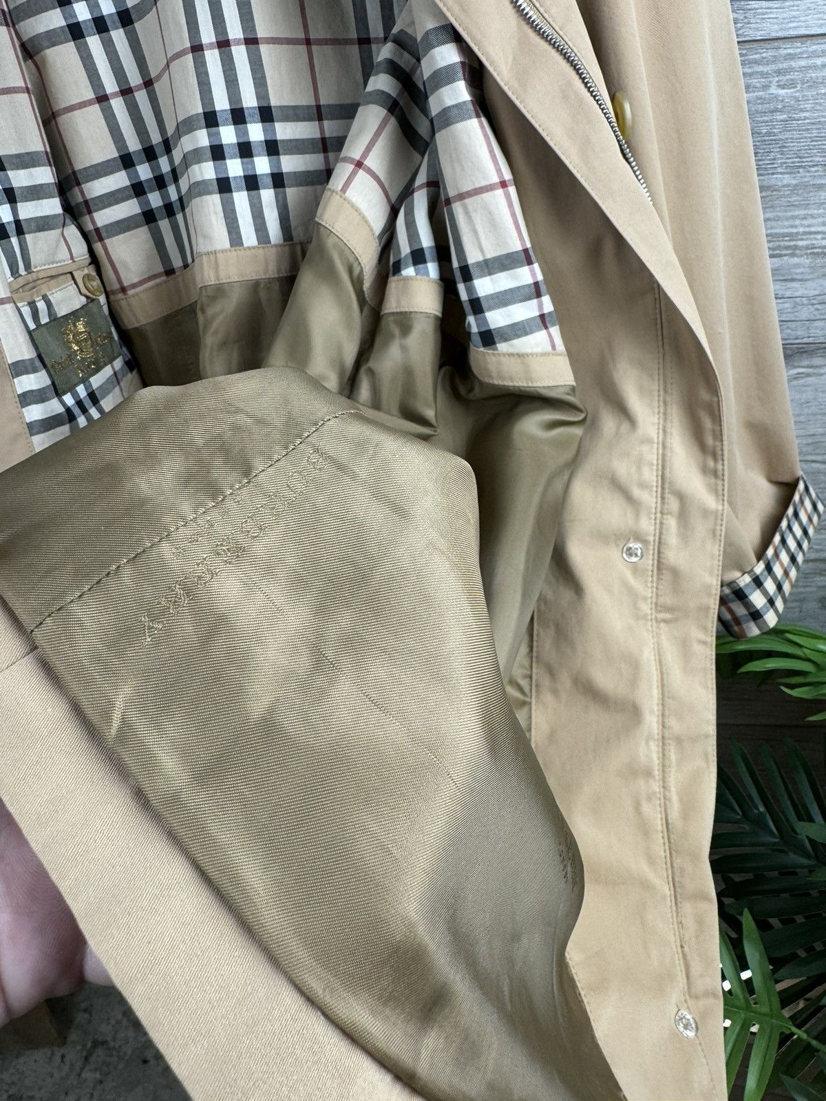 Burberry Vintage Trench Burberry 90s Size L Size US L / EU 52-54 / 3 - 21 Thumbnail