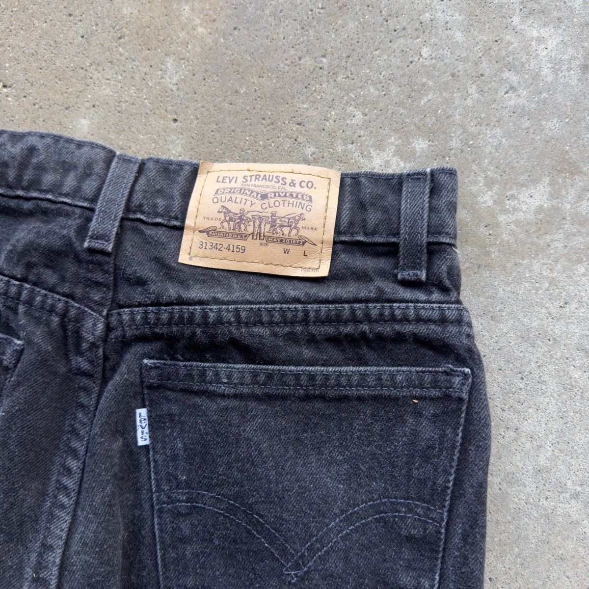 Levi's VINTAGE 90s LEVI'S 313 WOMEN'S SLIM TAPERED DENIM JEANS Size 26" / US 2 / IT 38 - 5 Thumbnail