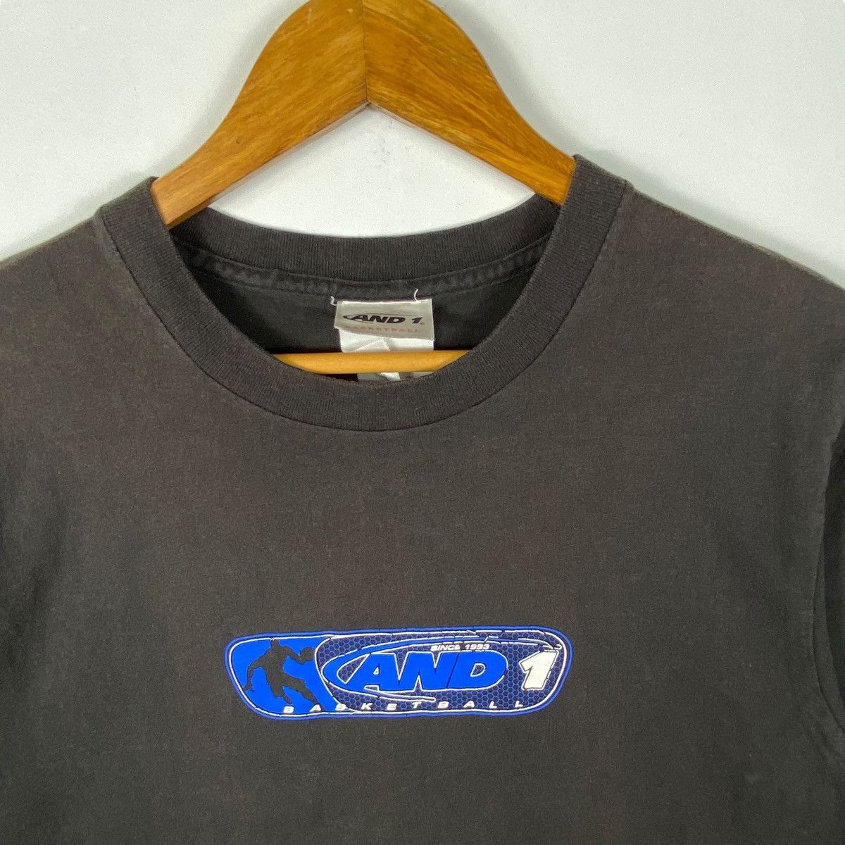 Vintage Vintage AND1 BASKETBALL Graphic Faded Tee Shirt Medium Size Size US M / EU 48-50 / 2 - 2 Thumbnail