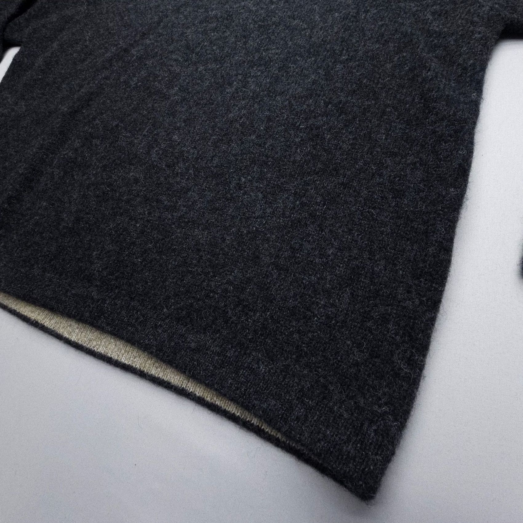 Vintage Woolrich Pullover Sweater Mens L V-Neck Knit Wool Heather Dark Grey 90s USA Casual Vintage Style Shirt Mens Size US L / EU 52-54 / 3 - 6 Thumbnail