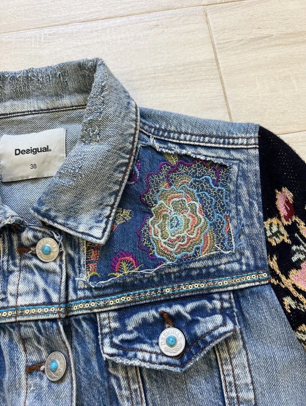Desigual × Vintage Desigual VTG women's denim jacket with button patterns Size S / US 4 / IT 40 - 5 Thumbnail