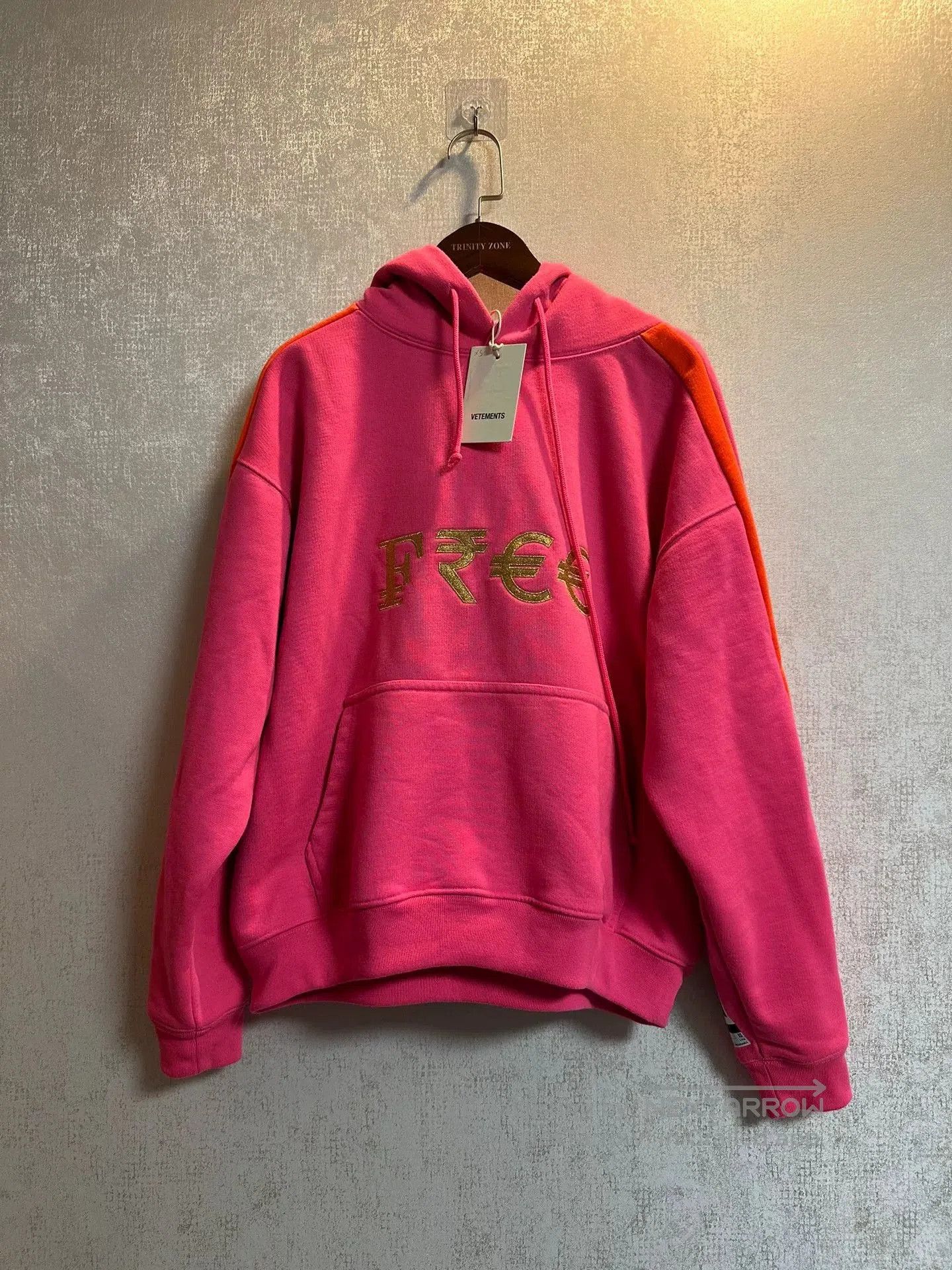 Vetements Vetements Pink Hoodie with Sticker Design. Size US S / EU 44-46 / 1 - 1 Thumbnail