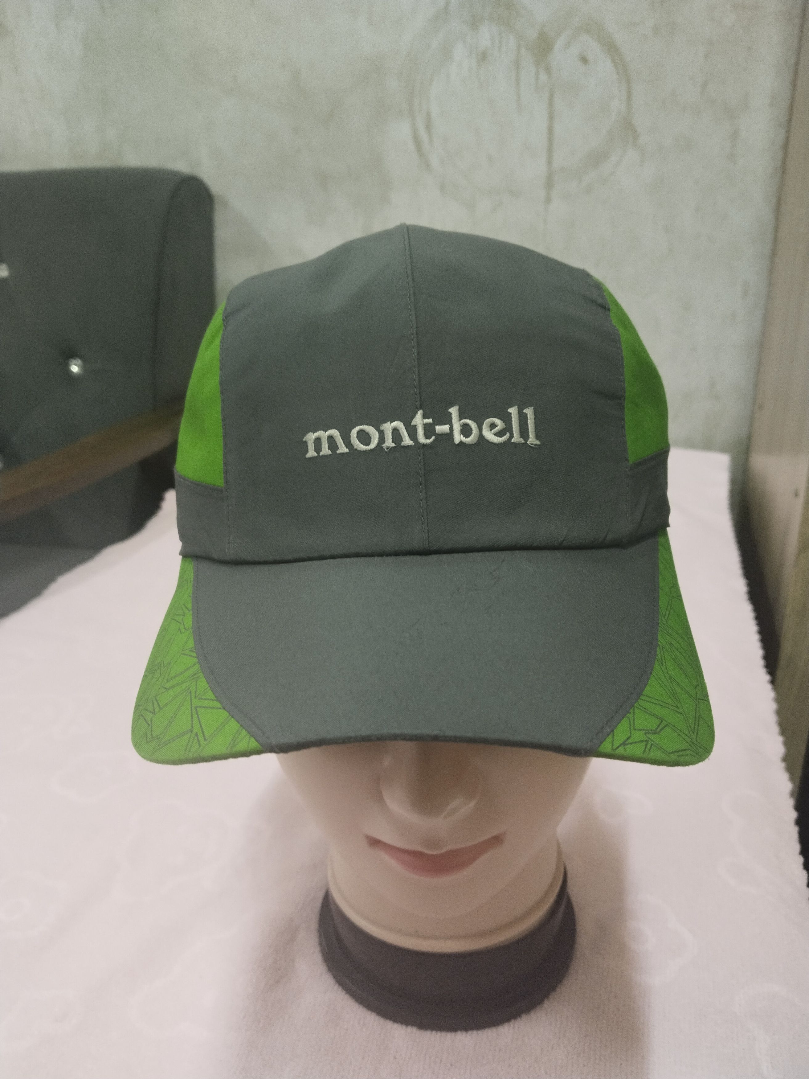 Montbell MONTBELL GORETEX 4 PANEL WITH FLEE CAP Size ONE SIZE - 1 Thumbnail