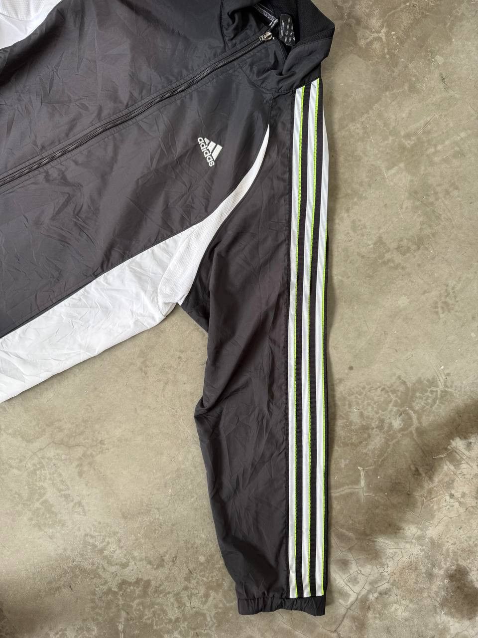 Adidas Vintage Adidas Windbreaker/ Jacket Size US L / EU 52-54 / 3 - 4 Thumbnail