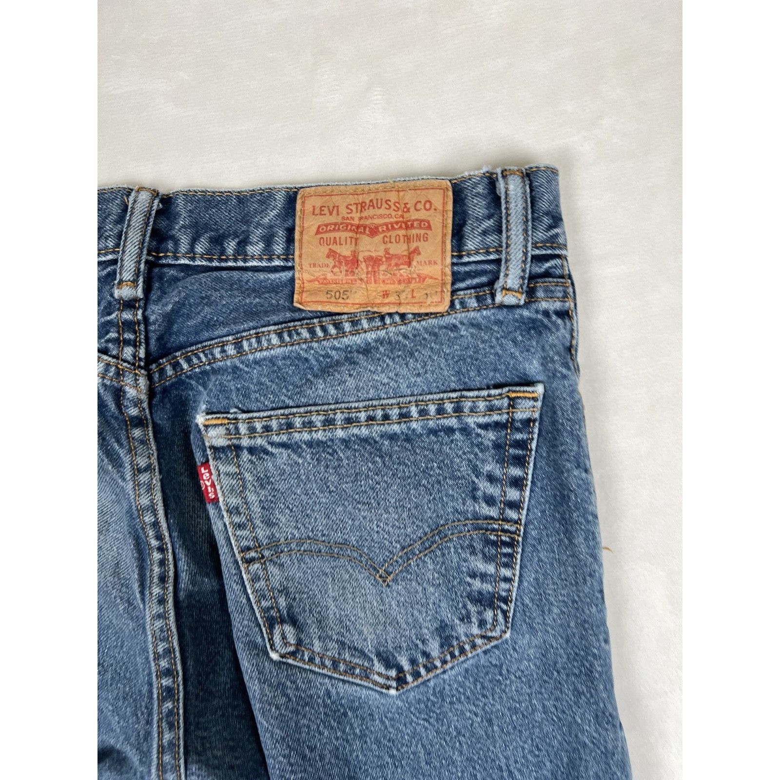 Levi's Vintage Levi’s 505 Denim Jeans Size 30x30 Medium Wash Straig Size US 30 / EU 46 - 7 Thumbnail
