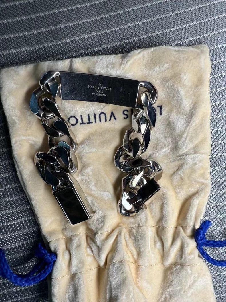 Louis Vuitton Louis Vuitton Louis Vuitton Cuban Bracelet with Dust Bag-2 Size ONE SIZE - 5 Thumbnail