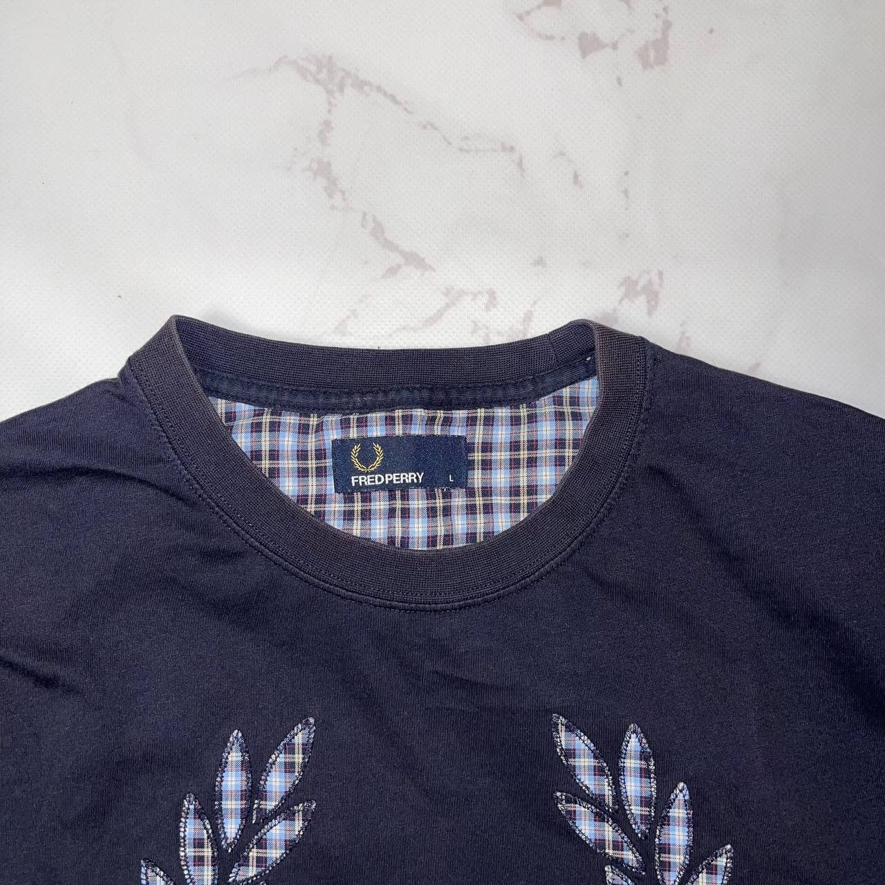 Fred Perry Fred Perry Vintage fred perry tshirt big logo 90s sz L Size US L / EU 52-54 / 3 - 5 Thumbnail
