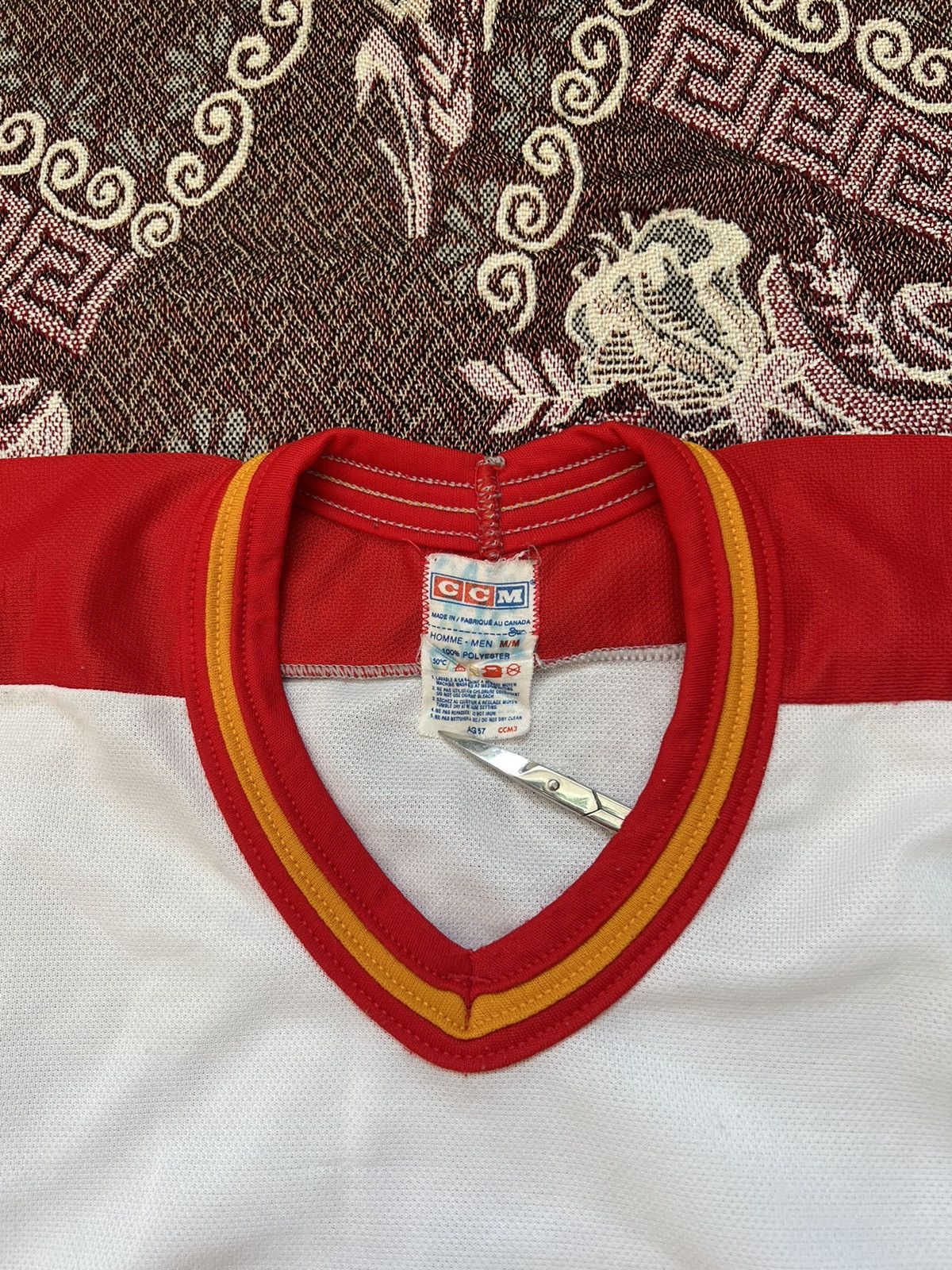 Ccm × NHL × Vintage Vintage Calgary Flames Hockey Jersey Size US M / EU 48-50 / 2 - 3 Thumbnail