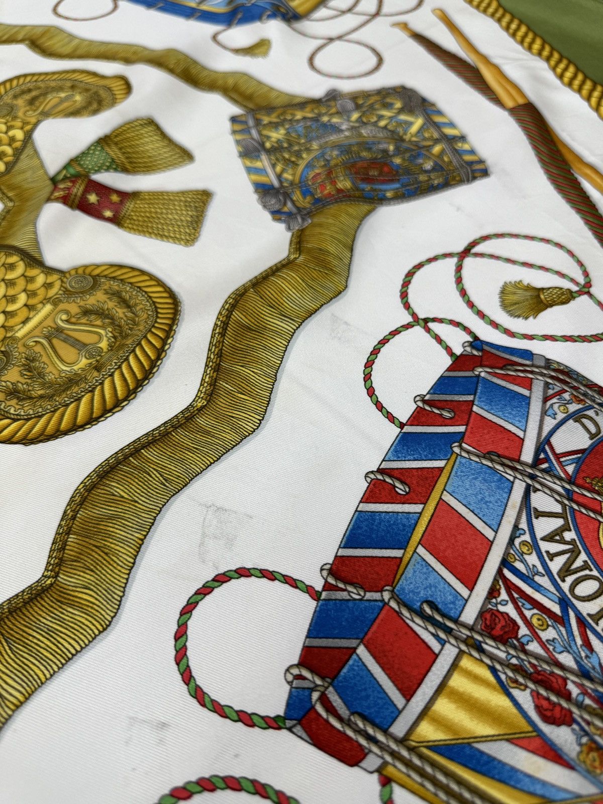 Hermes 🔥🔥🔥AUTHENTIC VINTAGE HERMES LES TAMBOURS SILK SCARF Size ONE SIZE - 7 Thumbnail