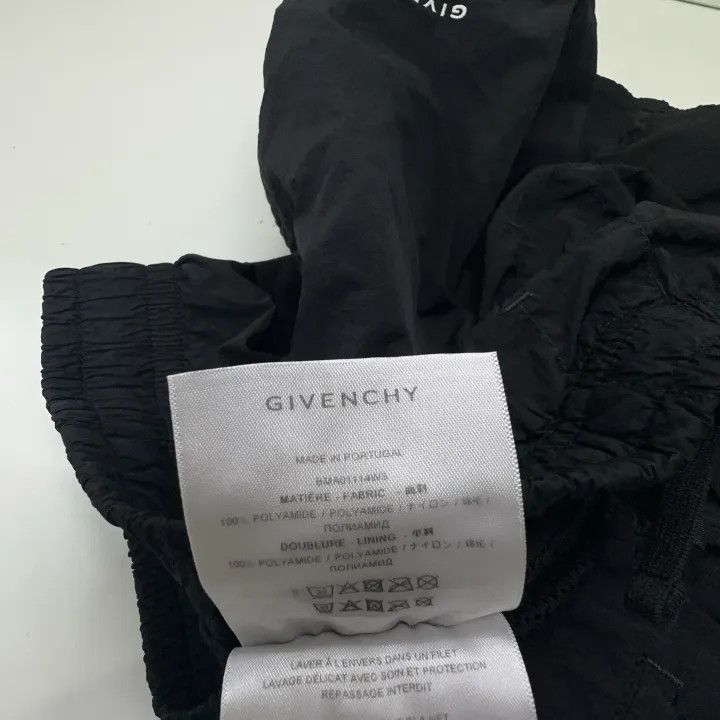 Givenchy Givenchy Givenchy Letter Logo Printed Shorts -2507 Size US 26 / EU 42 - 3 Thumbnail