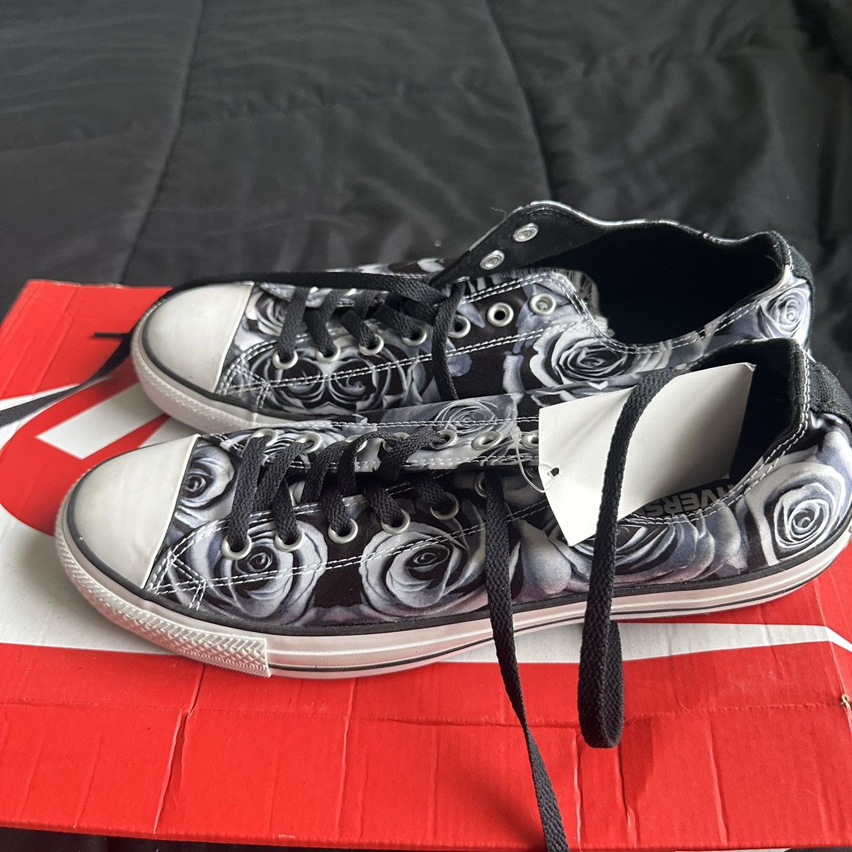 Converse Rose Printed Converse 🥀 Size US 10.5 / EU 43-44 - 5 Thumbnail