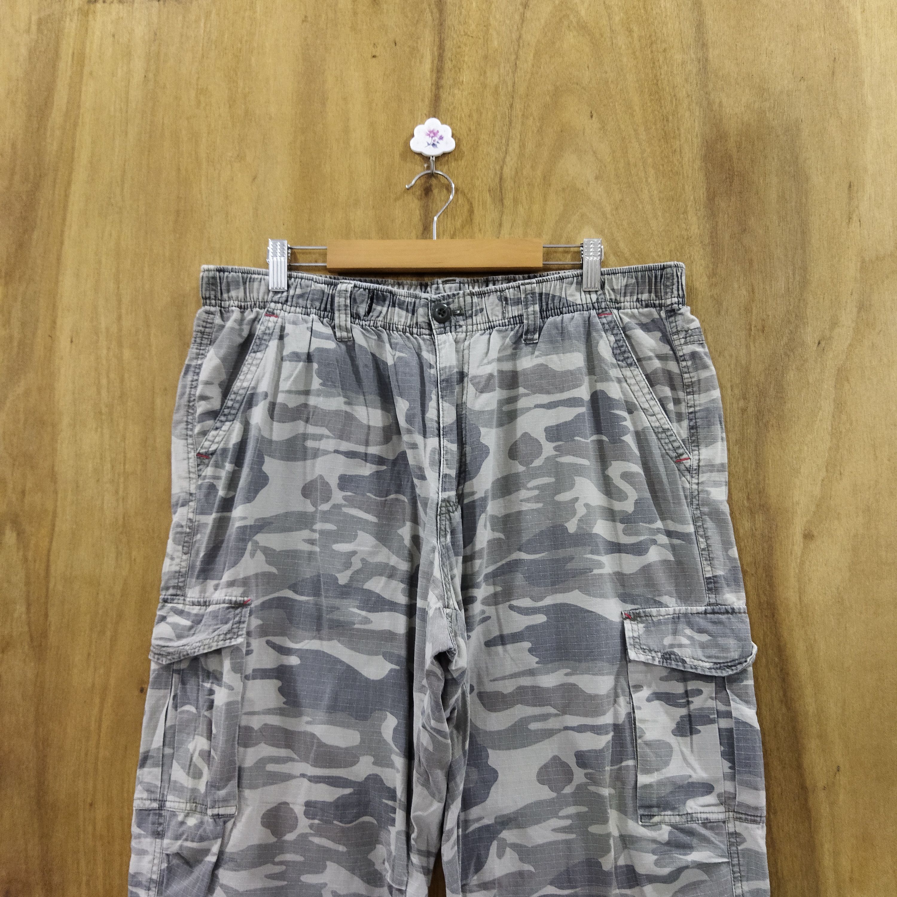 Japanese Brand TREVDE GREY CAMO CARGO PANTS Size US 34 / EU 50 - 2 Thumbnail