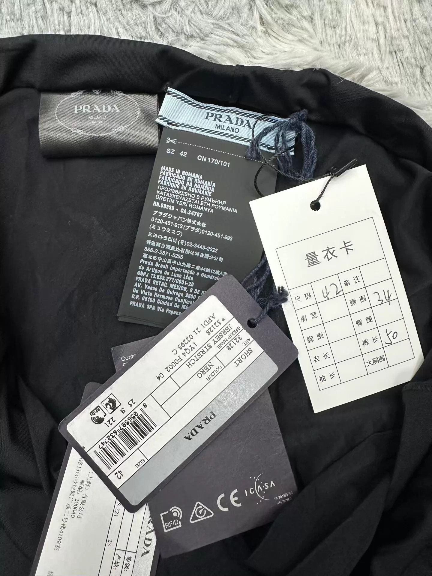 Prada Prada Triangle Logo Shorts 42 Size US 26 / EU 42 - 3 Thumbnail