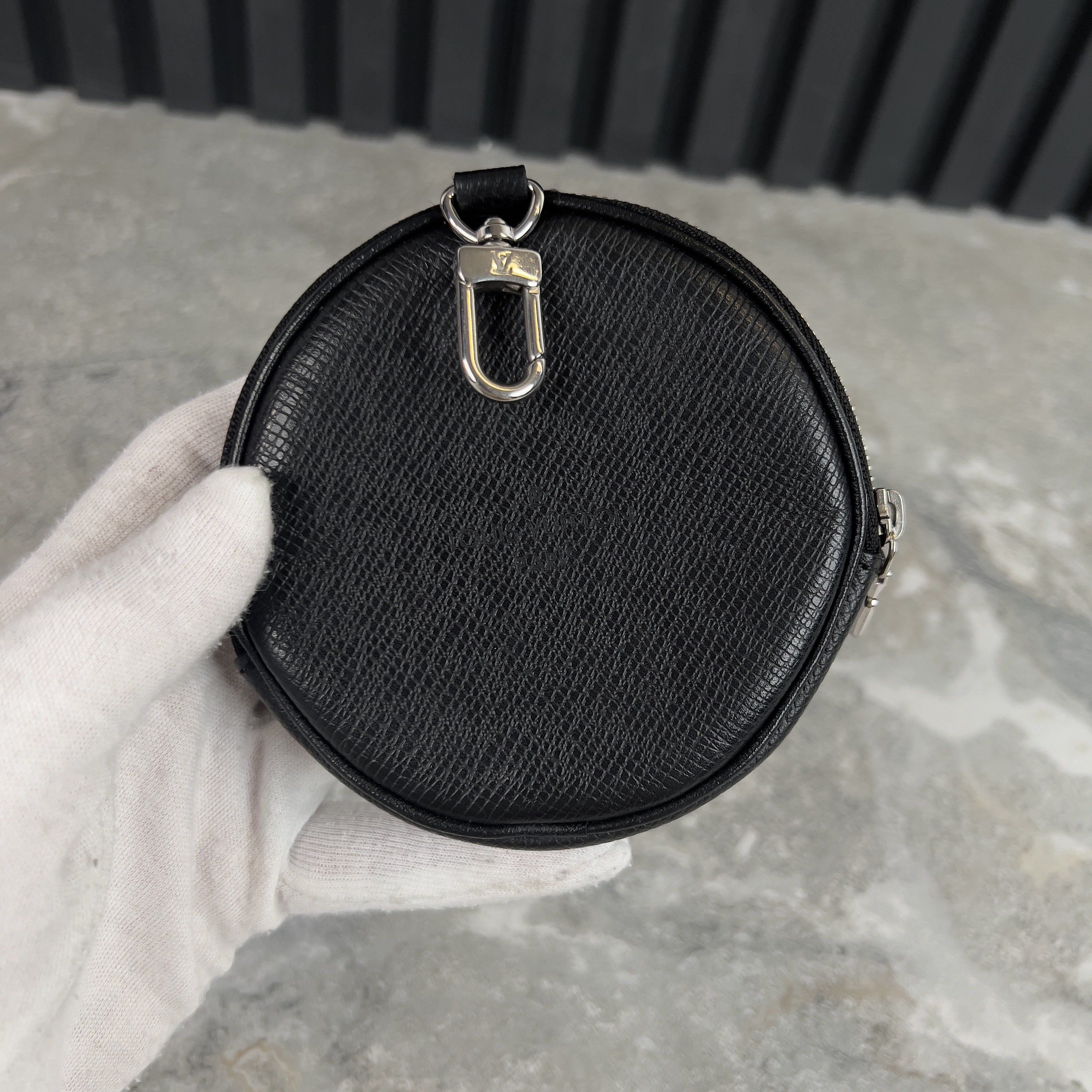 Louis Vuitton Duo Slingbag Taigarama Leather Monogram Eclipse Canvas Size ONE SIZE - 14 Thumbnail