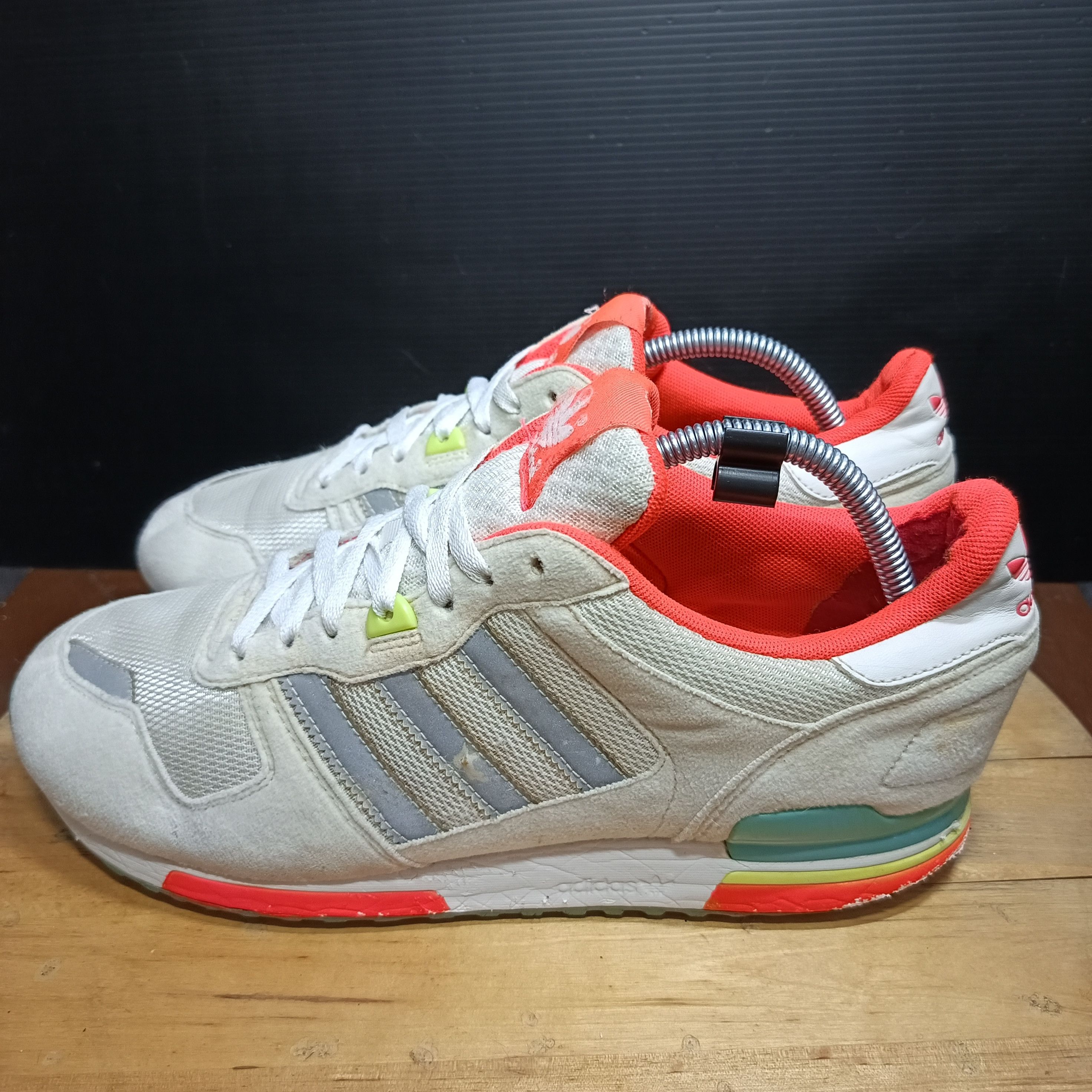 Adidas Adidas ZX 700 Size 9.5 White Pastel Red Pre-Owned Authentic Size US 9.5 / EU 42-43 - 3 Thumbnail
