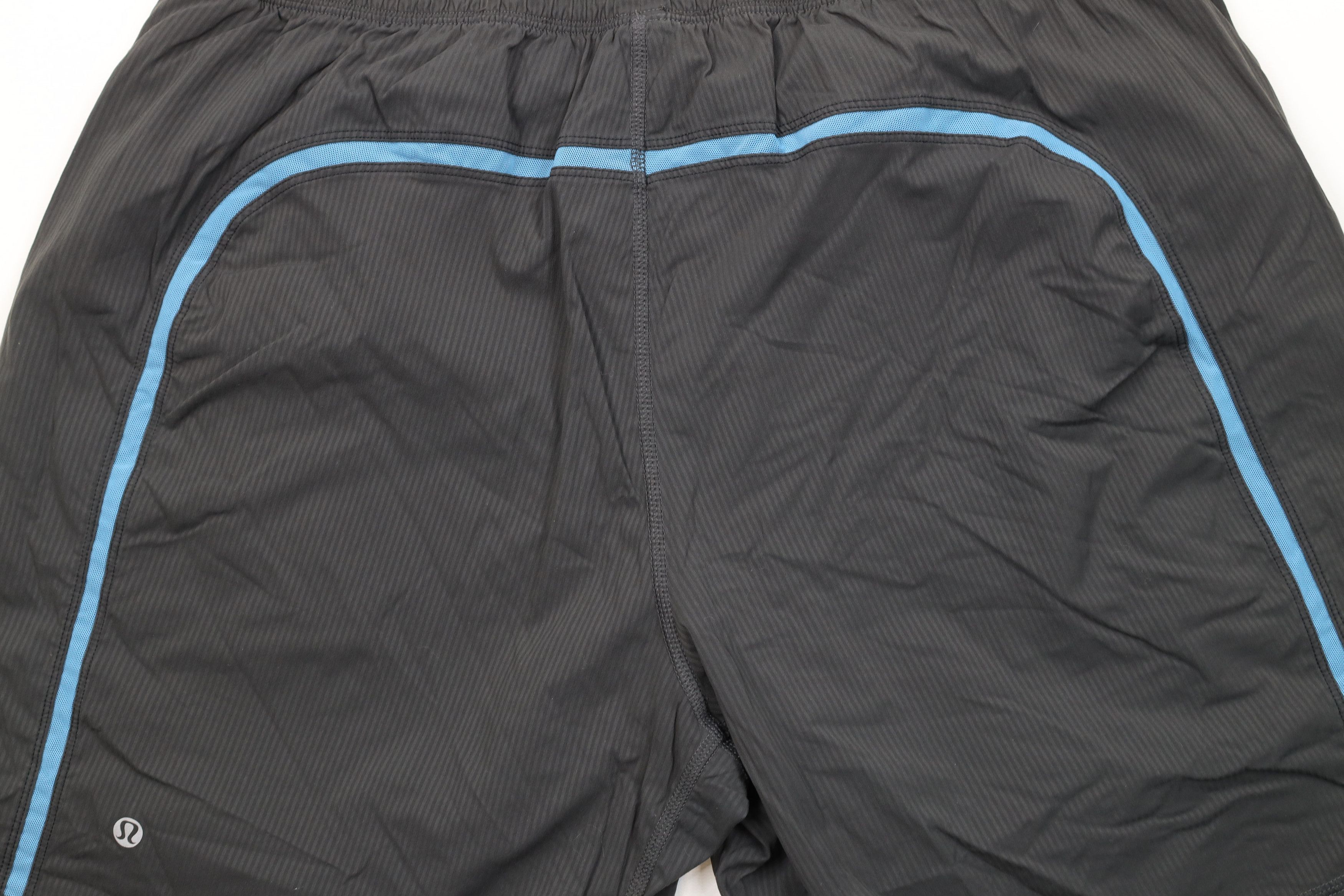 Lululemon Lululemon Lined Gym Yoga Jogging Running Shorts Gray Striped Size US 38 / EU 54 - 9 Thumbnail