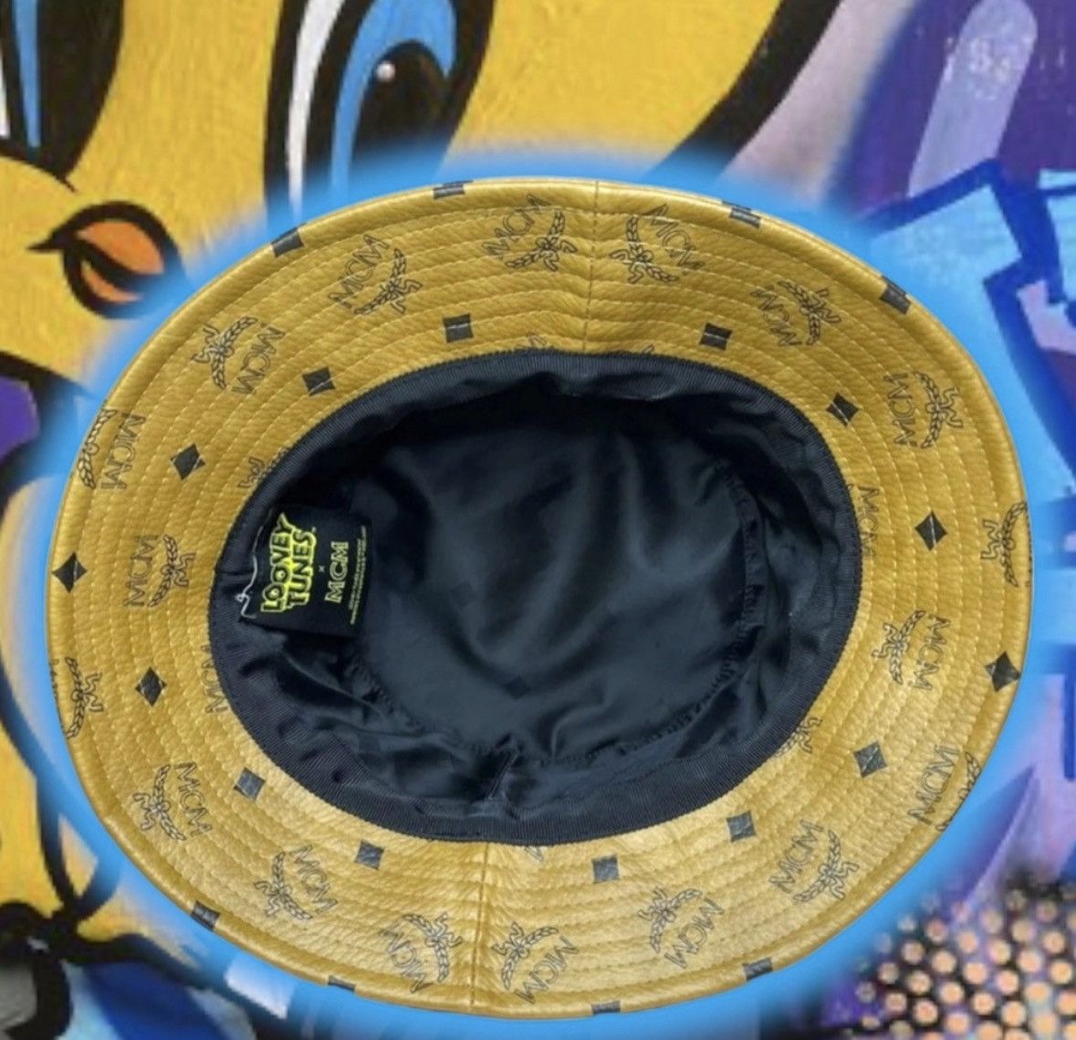 MCM LOoNey TuNeS 🐥x McM BuCKeT HaT 🎩in VieSToS Size ONE SIZE - 4 Thumbnail