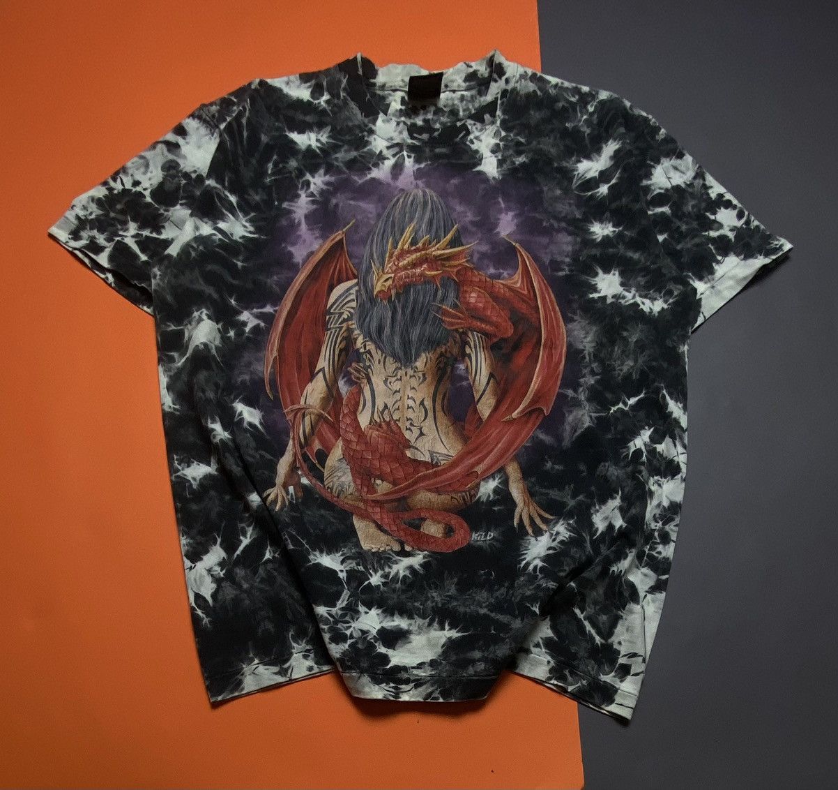 Band Tees Sexy woman’s dragon vintage t-shirt Size US L / EU 52-54 / 3 - 1 Thumbnail