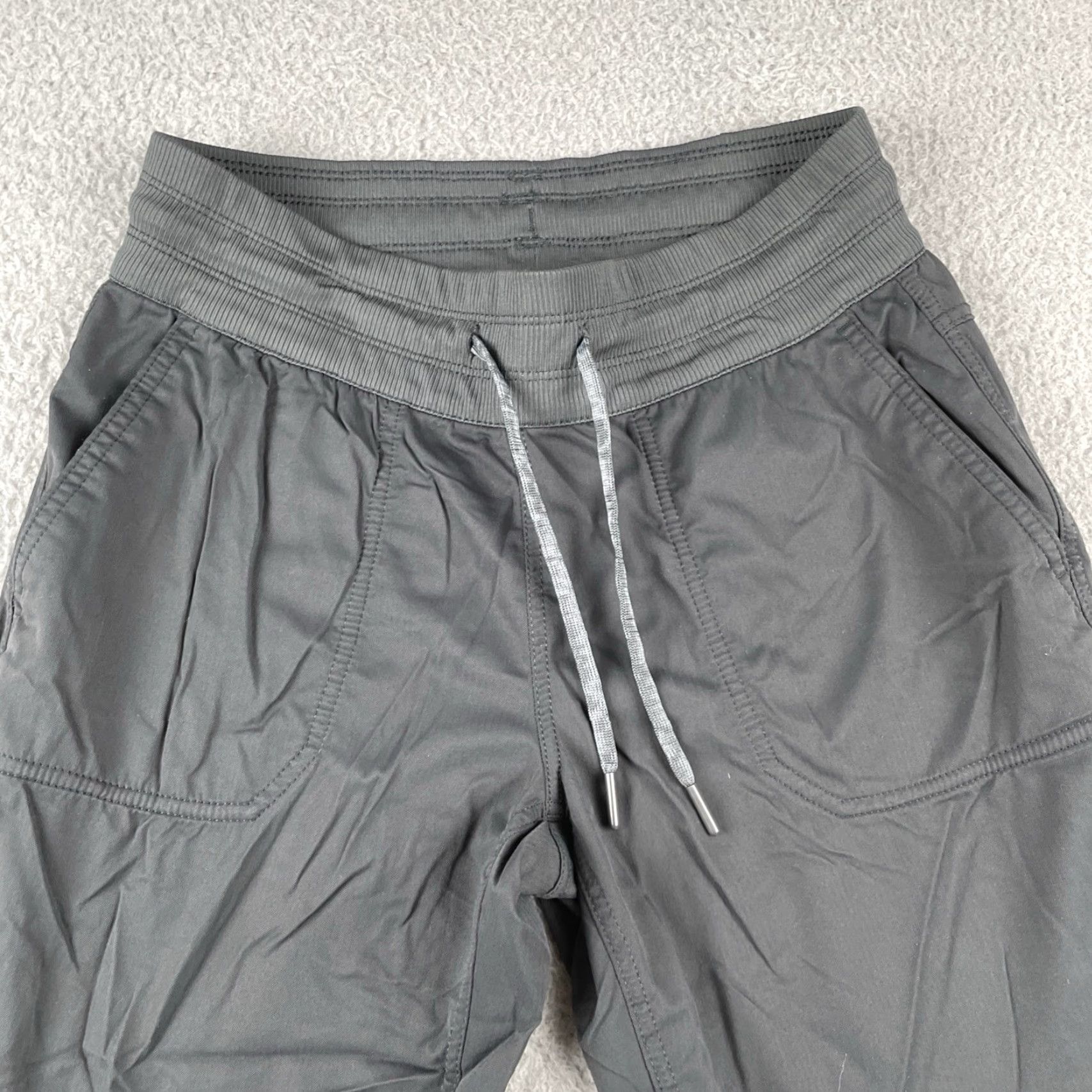 The North Face VINTAGE The North Face Women’s Small Athletic Outdoor Capris 4 Pocket Drawstring Gray Size ONE SIZE - 2 Thumbnail