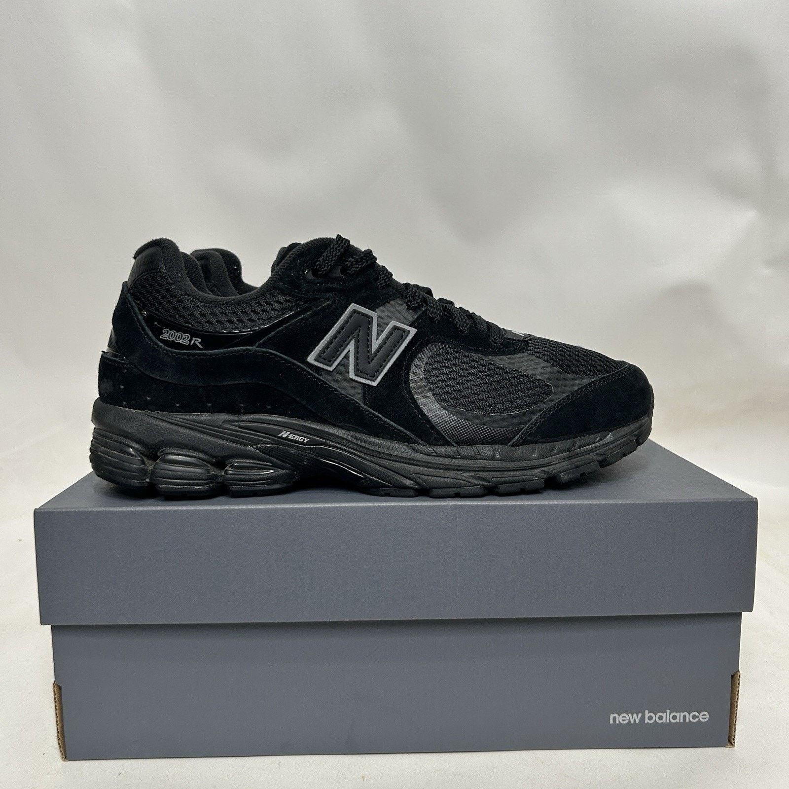 New Balance New Balance 2002R “Mesh Black Metallic” M2002WB Size US 10 / EU 43 - 4 Thumbnail